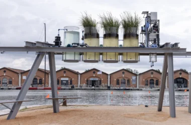 Diller Scofidio + Renfro’s Canal Café: Venice Lagoon Turned into Espresso