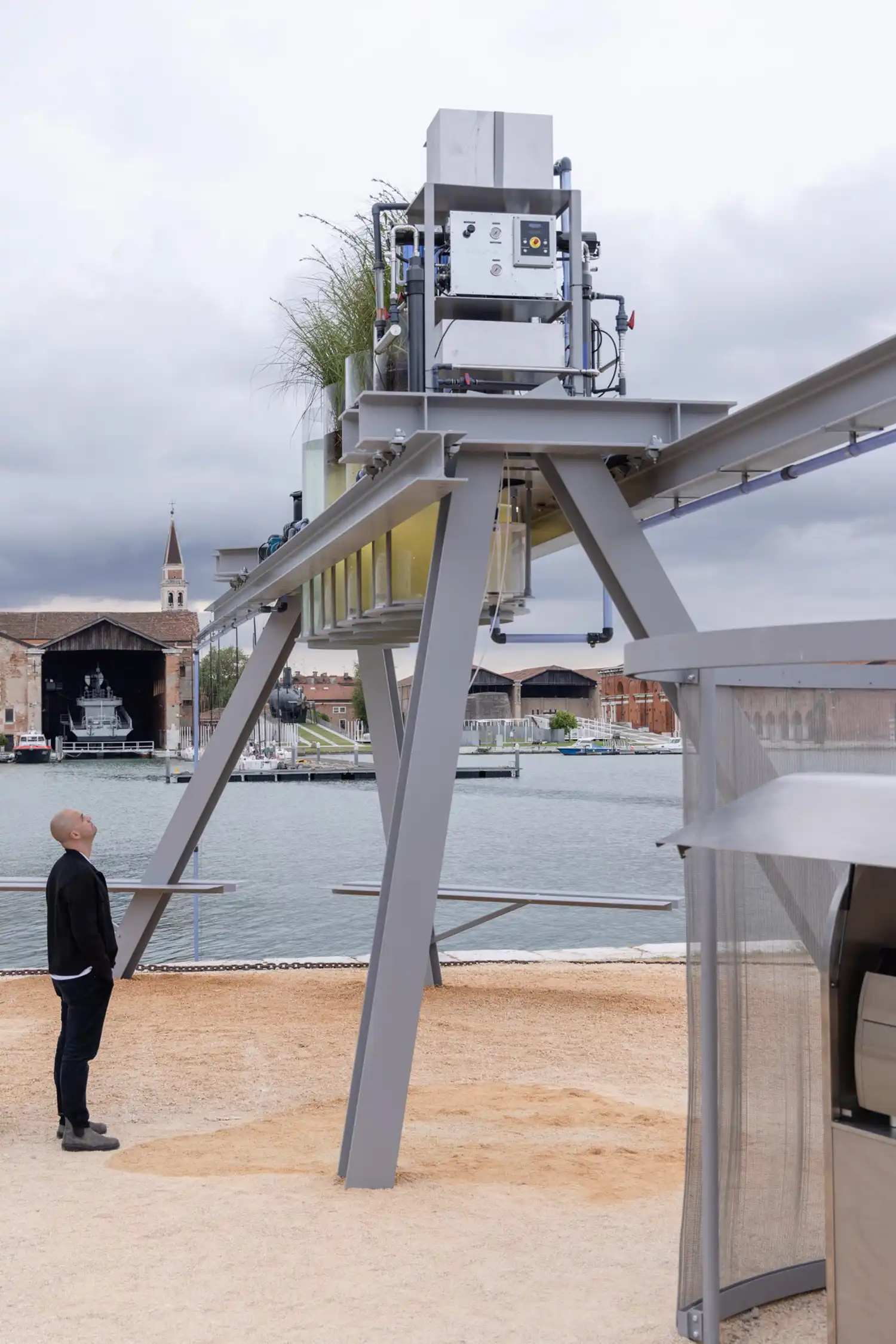 Diller Scofidio + Renfro’s Canal Café: Venice Lagoon Turned into Espresso