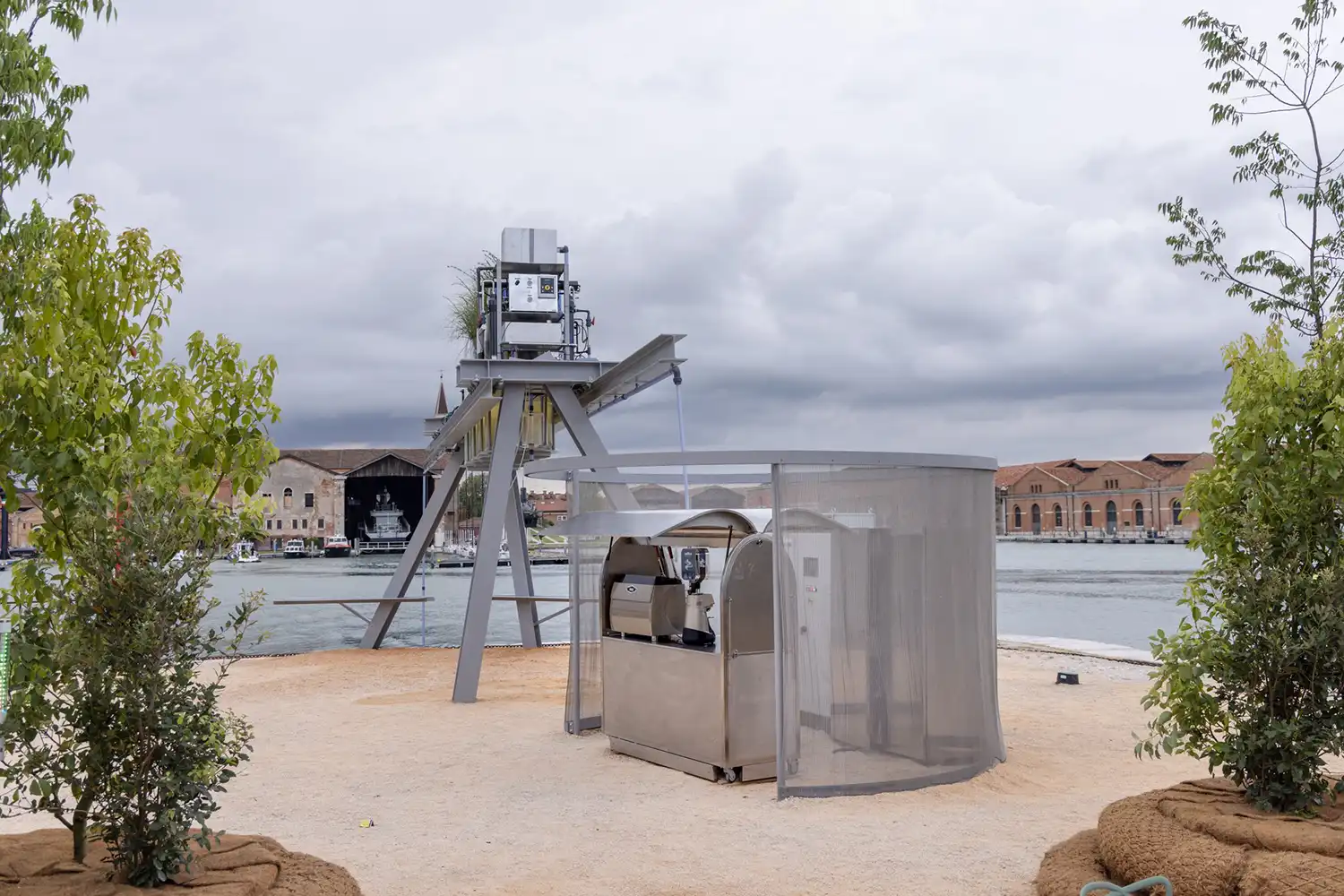 Diller Scofidio + Renfro’s Canal Café: Venice Lagoon Turned into Espresso