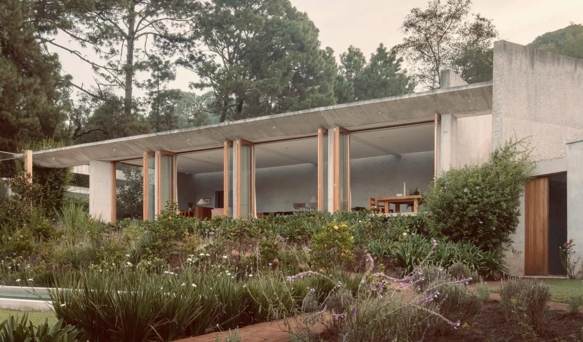 House Between Two Rivers in Valle de Bravo by Mancera + Taller 3000