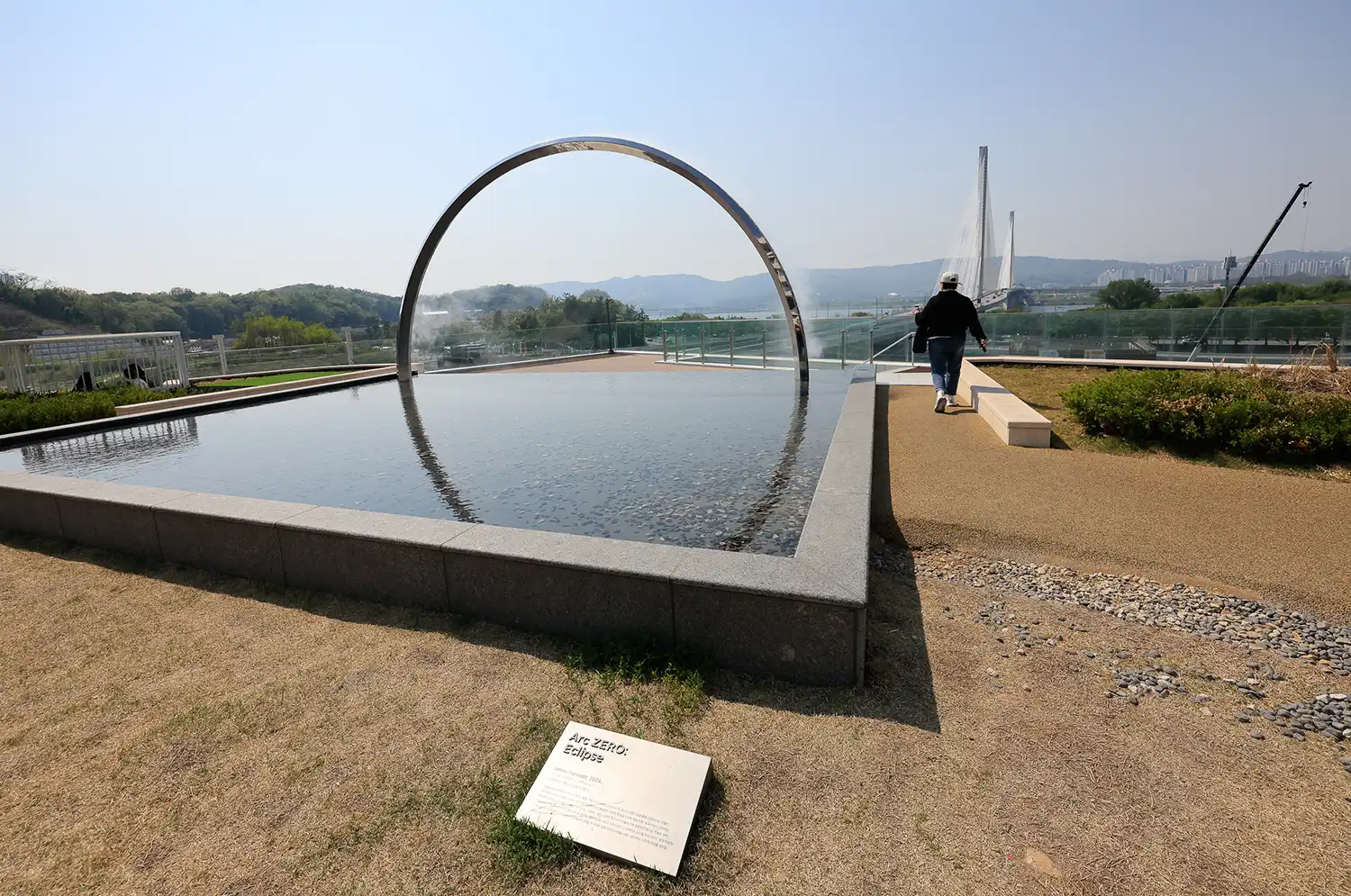 James Tapscott’s Arc ZERO: Eclipse Illuminates Seoul with Ethereal Mist and Light