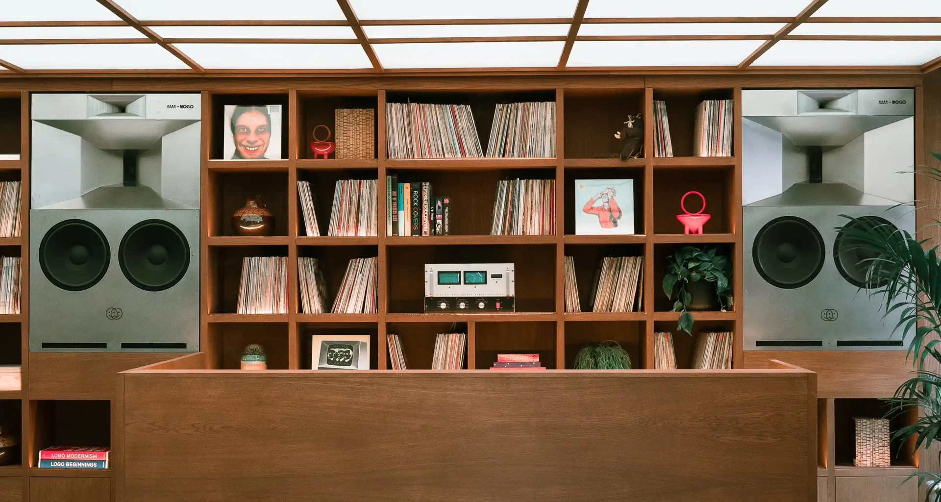MOGO Hi-Fi Bar & Dining in Milan – Retro-Meets-Modern Design
