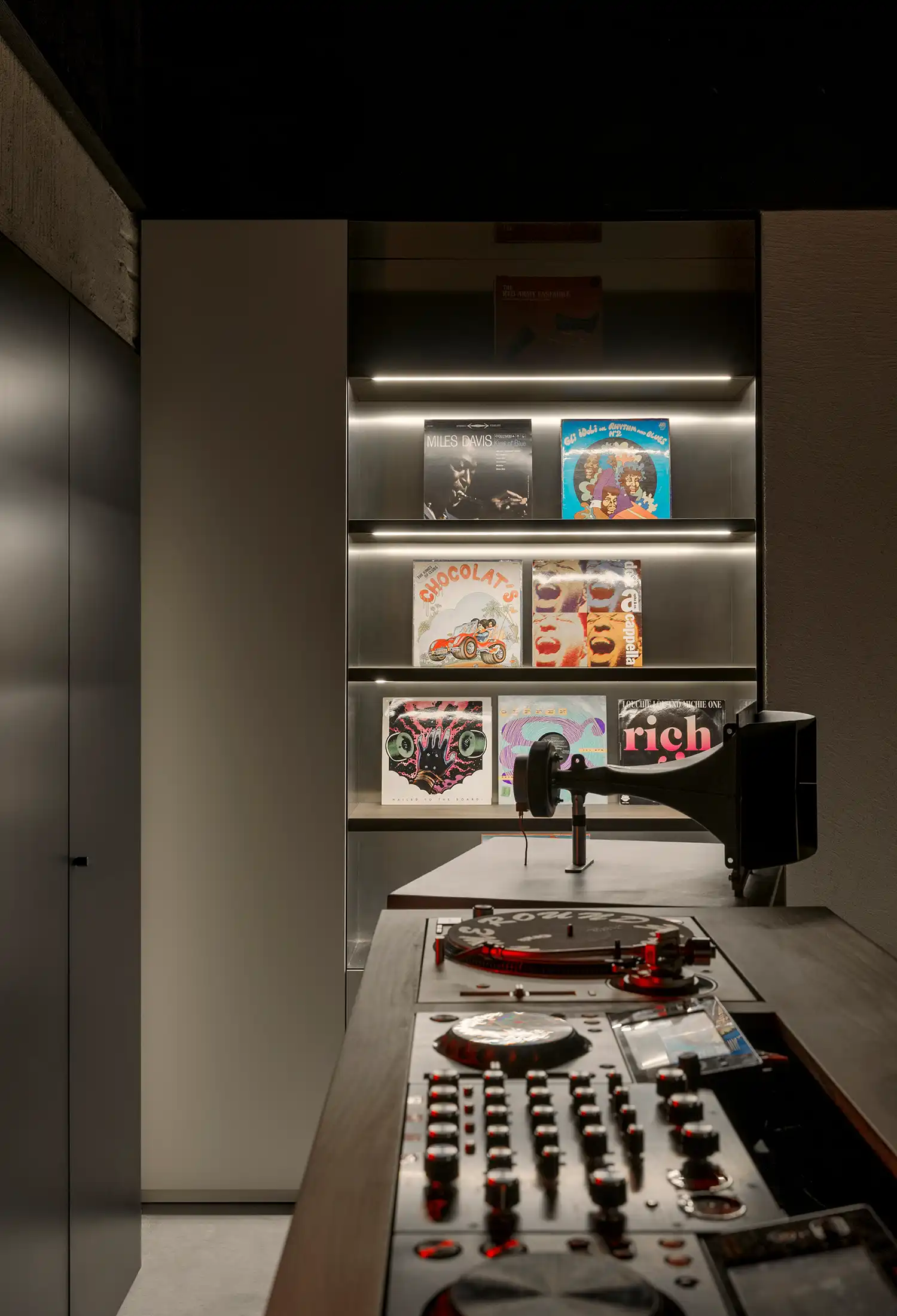 Onda Listening Bar in Milan Blends Industrial Design with High-Fidelity Sound