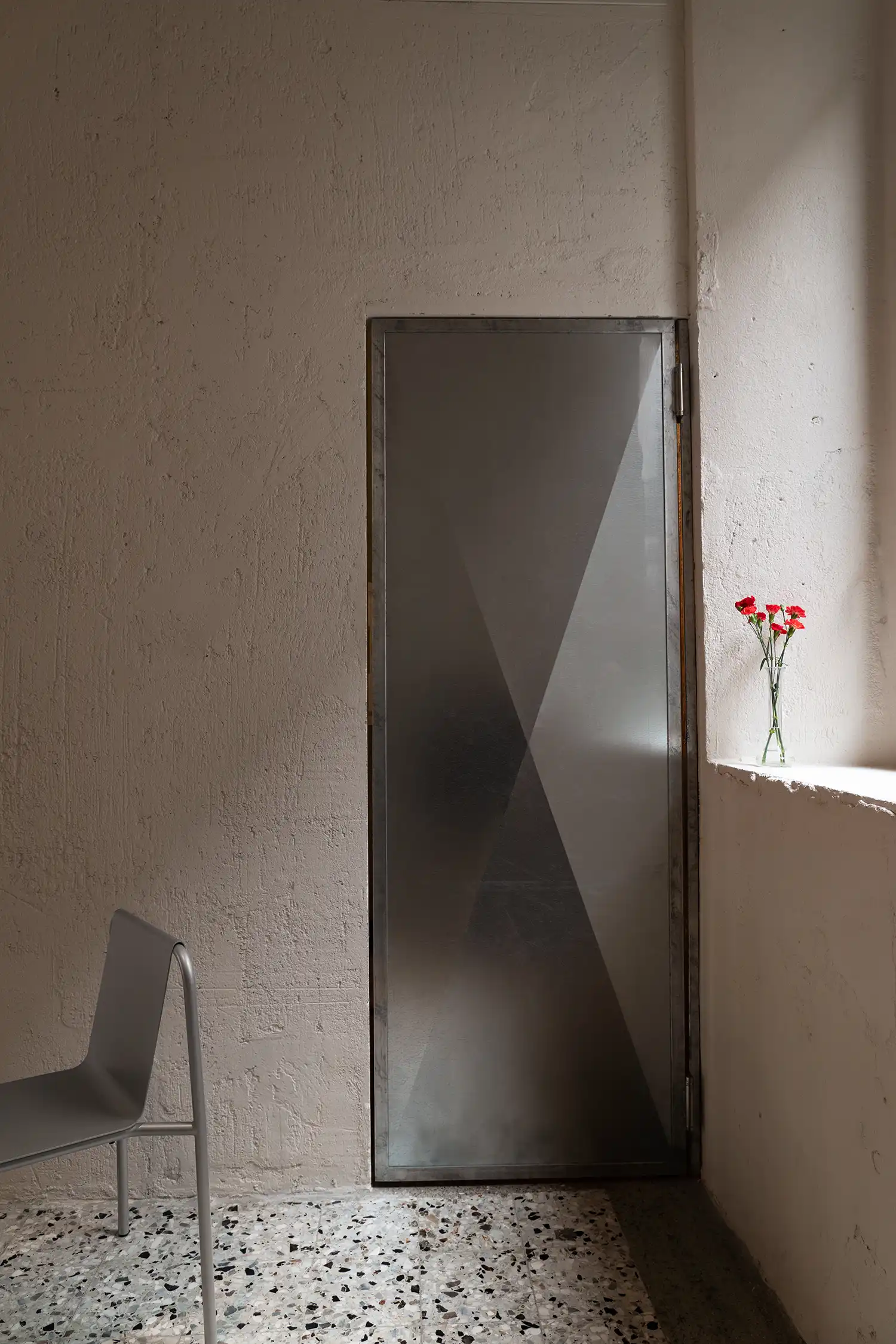 Concrete, wood, and steel materials in L'ALTRO Milan, balancing industrial and warm aesthetics