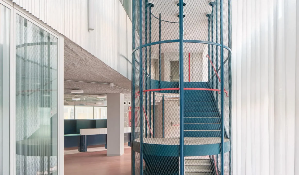 Flexo Arquitectura Transforms Barcelona’s Saier Facility into a Welcoming Hub for Migrants