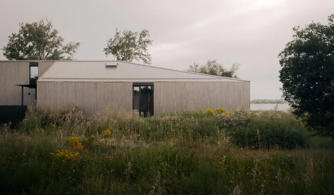 South Bay Residence by StudioAC Blends Architecture and Landscape in Ontario’s Rural Beauty