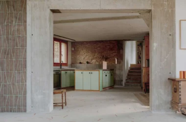 Texturised House by Bongiana Architetture: A Tactile Retreat in the Italian Vineyards