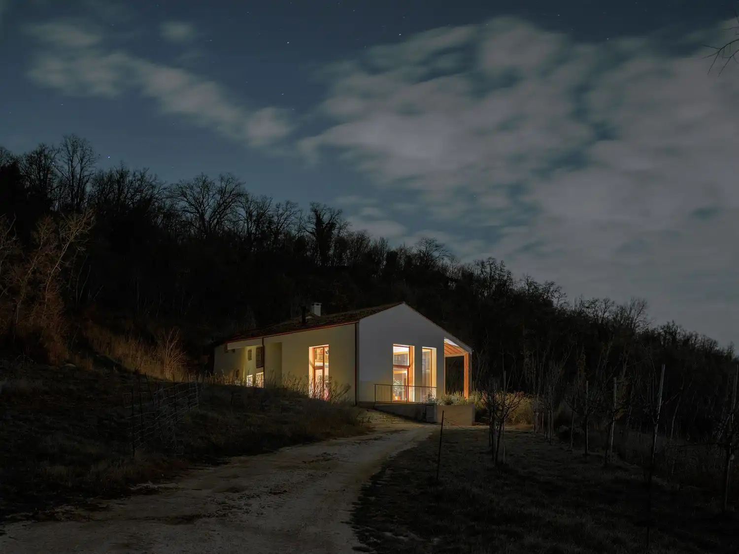 Texturised House by Bongiana Architetture: A Tactile Retreat in the Italian Vineyards