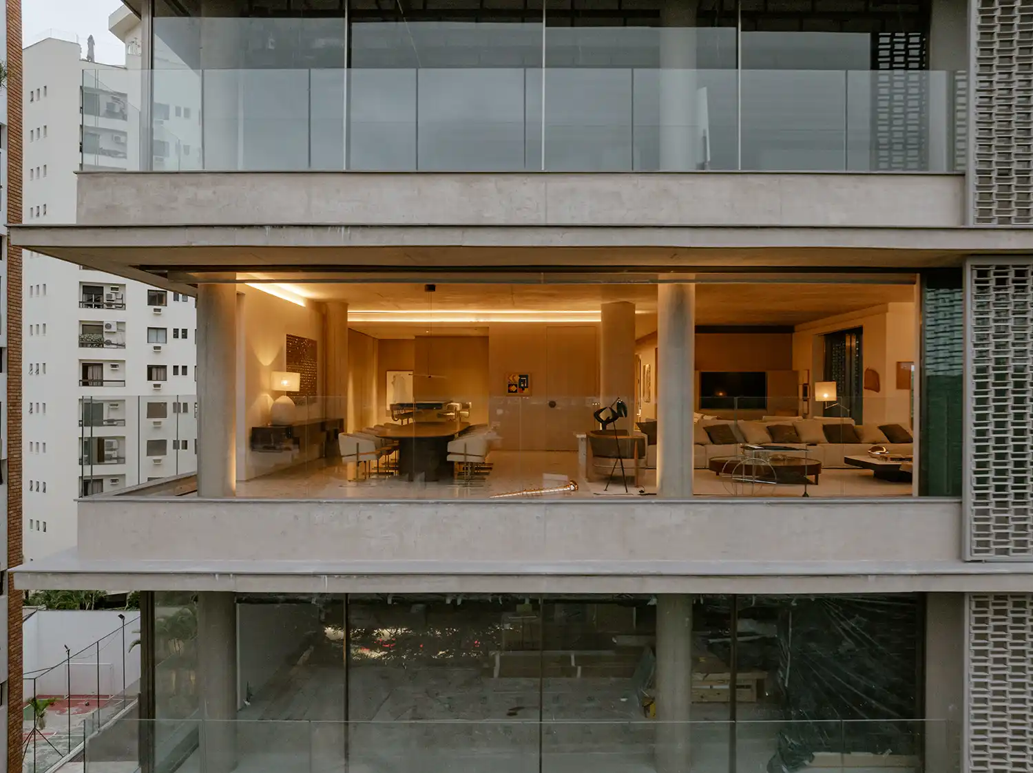 Seamless Sophistication: Arthur Casas Designs São Paulo Apartment as Fluid Art Sanctuary