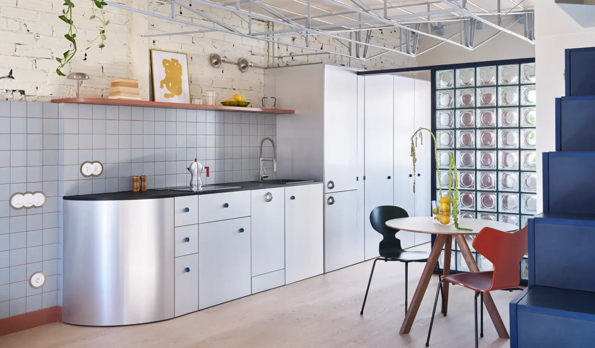 Soaring Against Gravity: Bardo's Casa Cometa Defies Structural Limits in Madrid