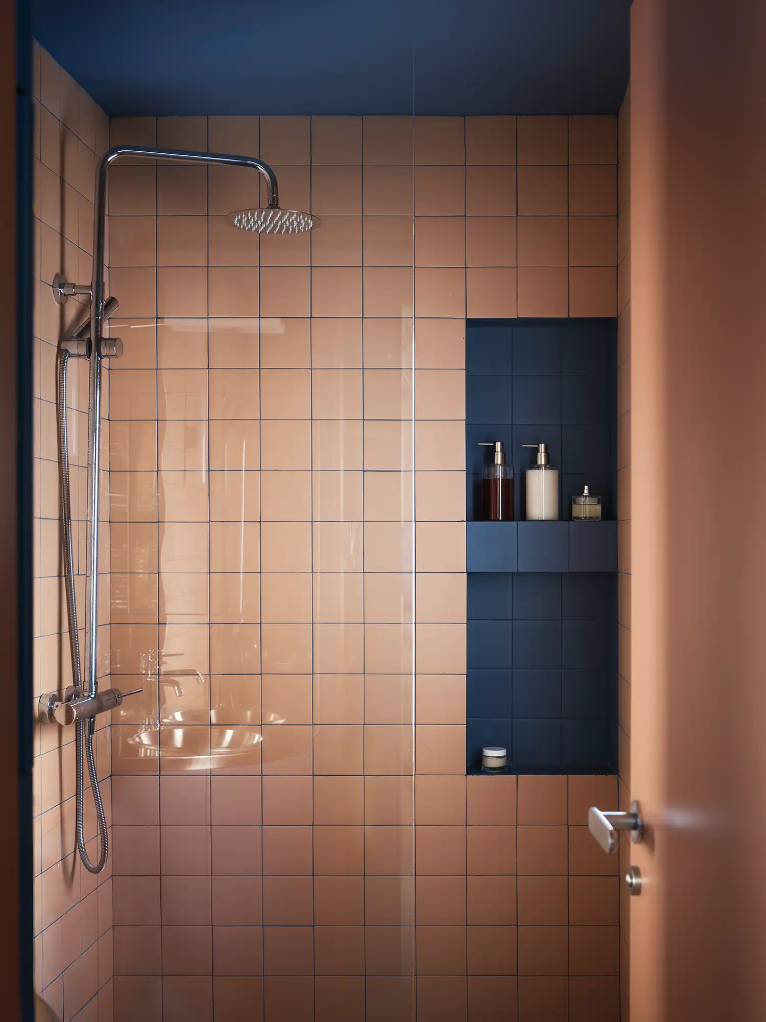 Soaring Against Gravity: Bardo's Casa Cometa Defies Structural Limits in Madrid