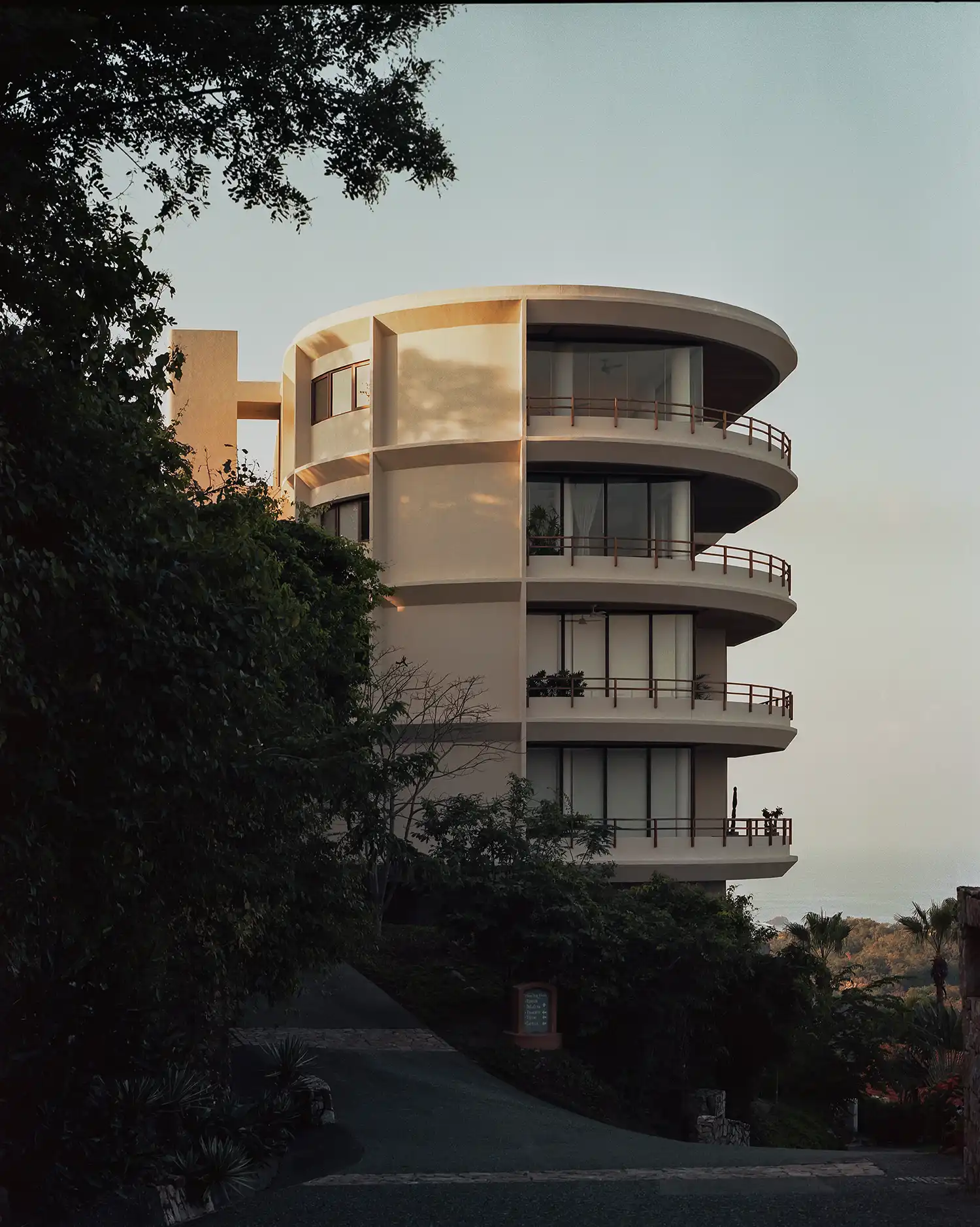 VILLAS DEL VIGÍA: CAAM’s Curved Ocean-View Villas in Zihuatanejo