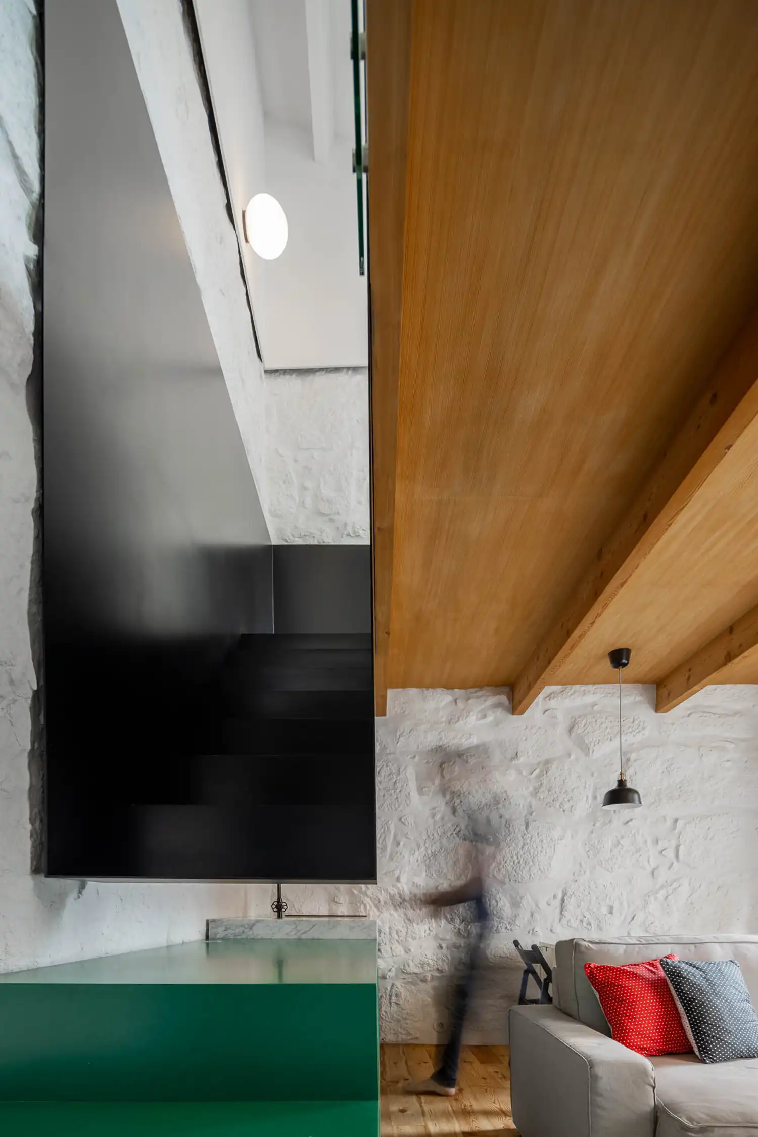 Reimagining History: spaceworkers Revive Porto's Urban Islands with 32 SQM Covelo House