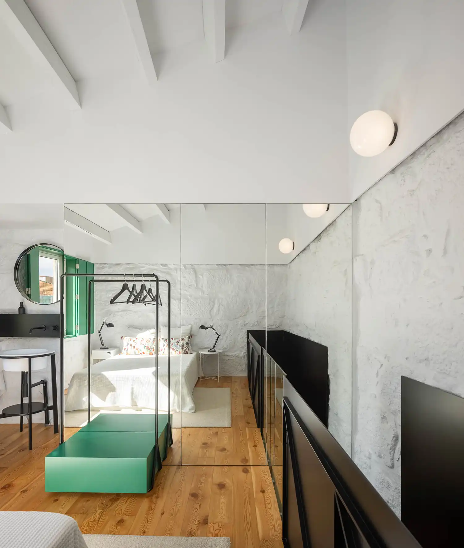 Reimagining History: spaceworkers Revive Porto's Urban Islands with 32 SQM Covelo House