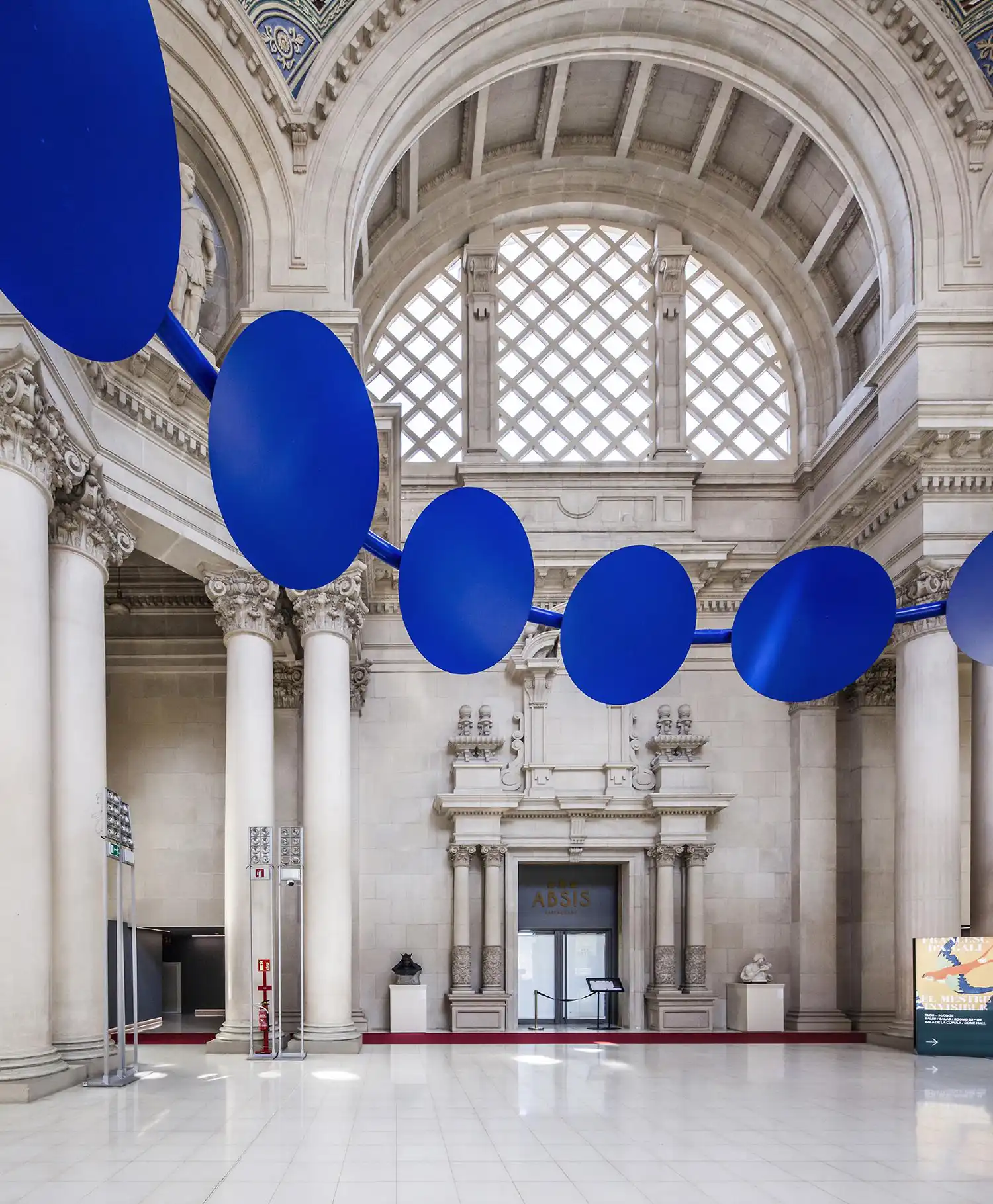 Celestial Tribute: Anna & Eugeni Bach’s "Crown of Eyes" Illuminates Francesc Galí’s Legacy at MNAC