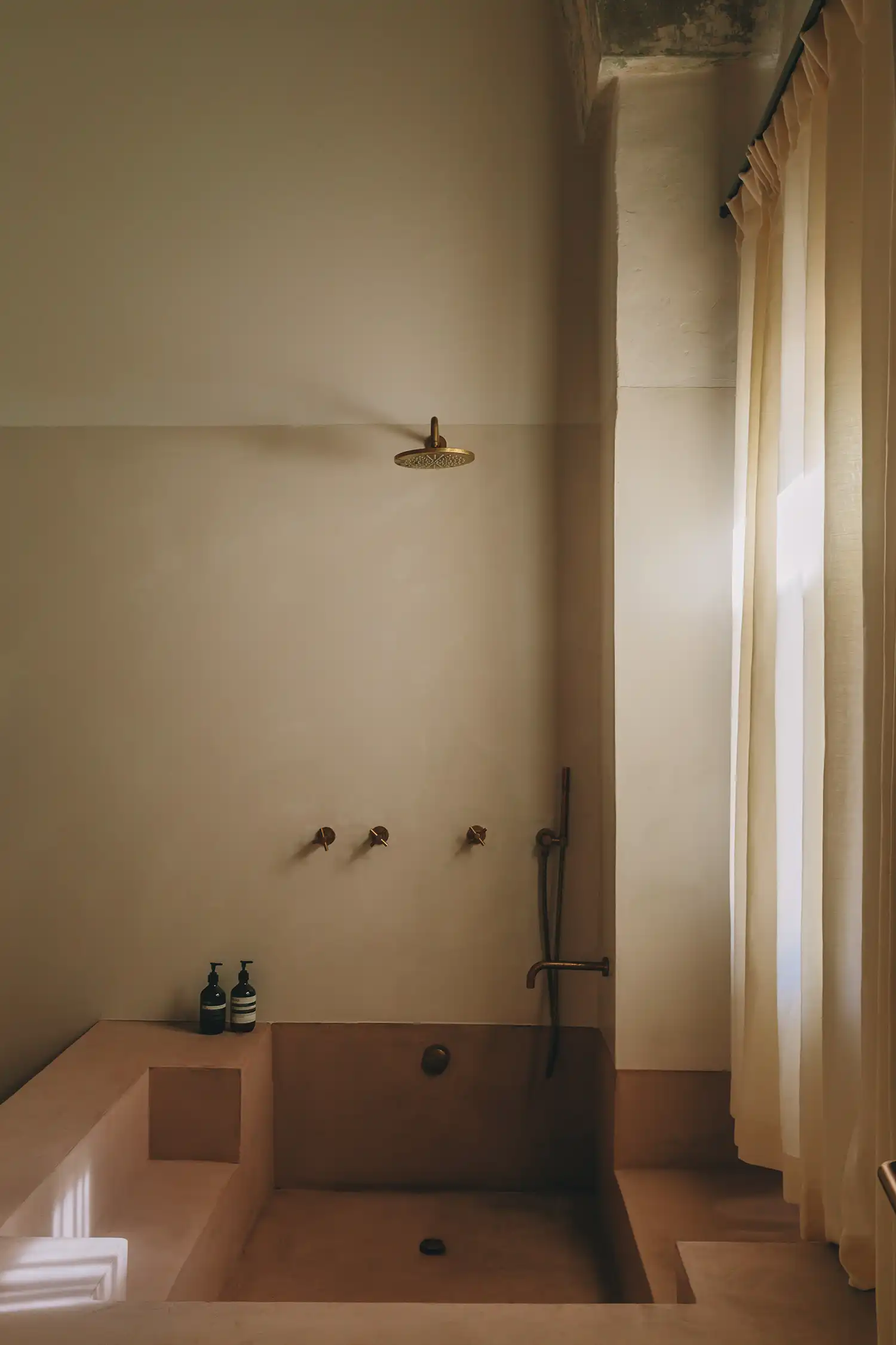 Palazzo San Vito: Valari Studio Transforms Crumbling Puglian Heritage into Sanctuary of Quiet Luxury