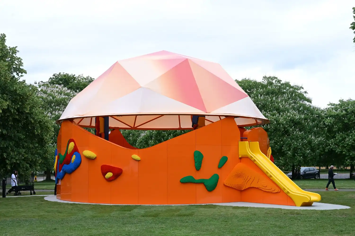 Serpentine and LEGO Group Launch Whimsical Play Pavilion by Visionary Sir Peter Cook in London’s Kensington Gardens