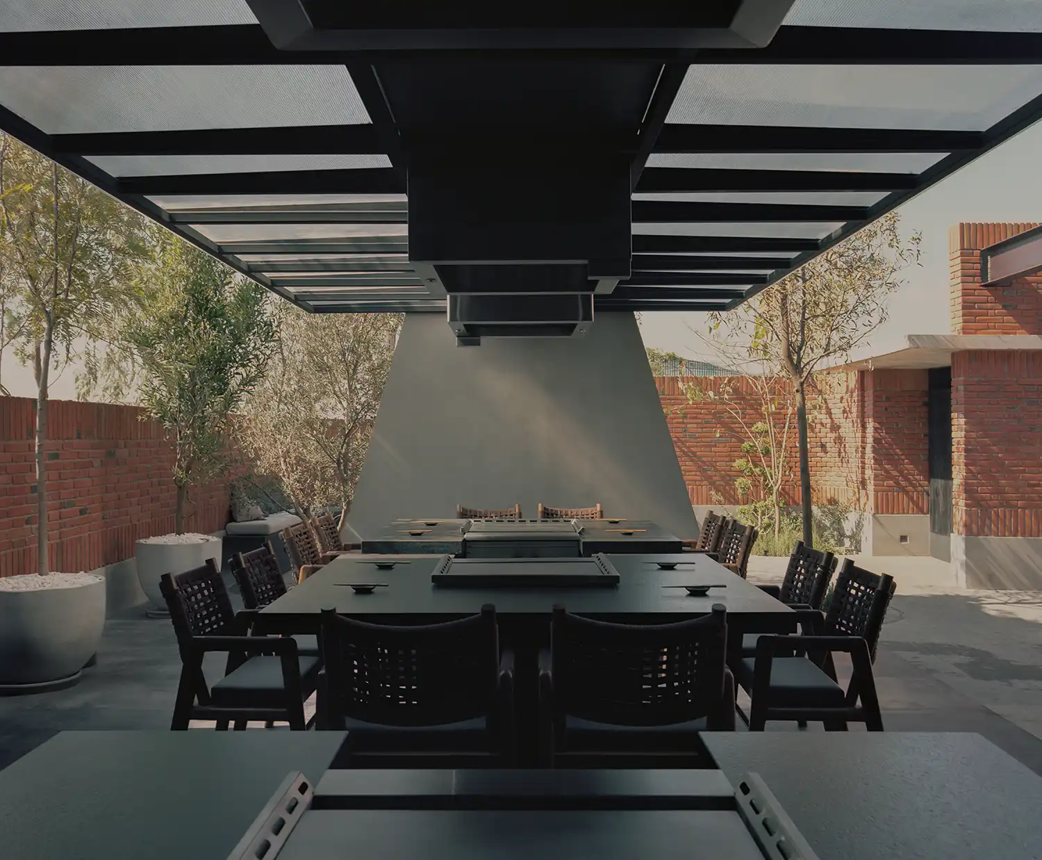 CAAM Transforms Querétaro Warehouse into Elegant Sōko Japanese Teppanyaki Restaurant