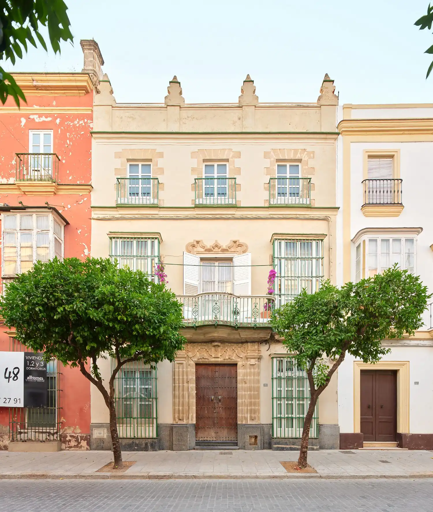 Casa Puerto: Lucas y Hernández-Gil’s Architectural Acupuncture in Spain