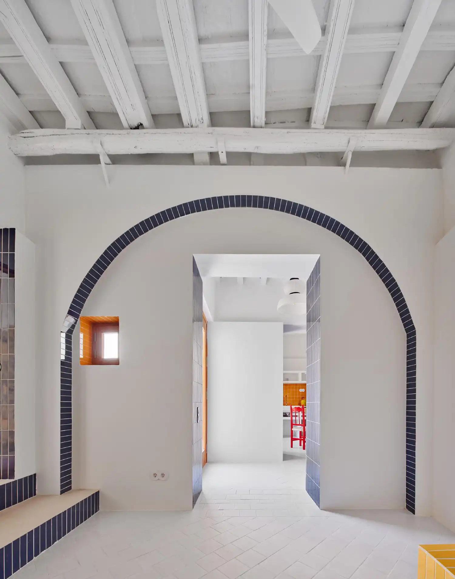 Casa Puerto: Lucas y Hernández-Gil’s Architectural Acupuncture in Spain