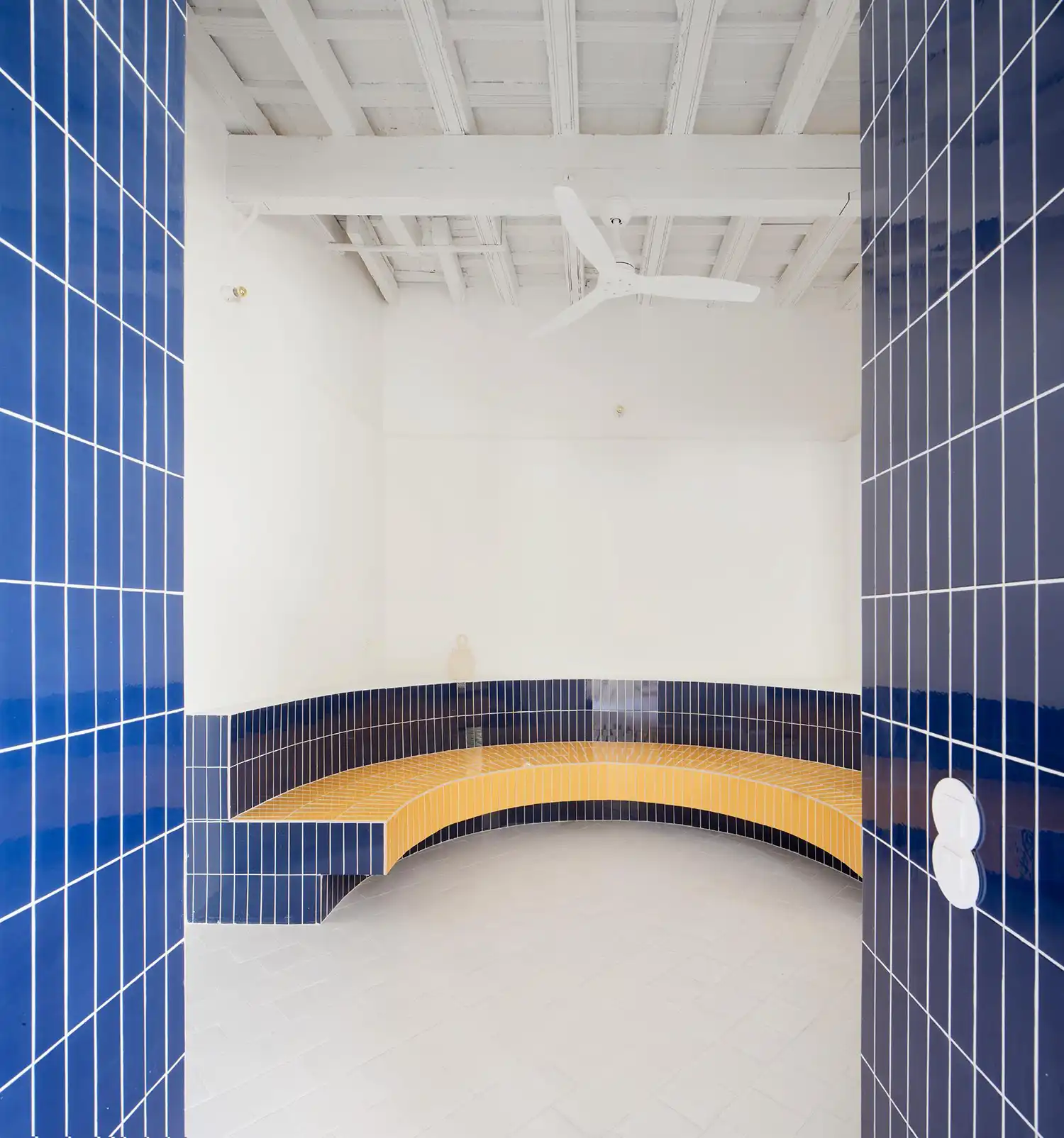 Casa Puerto: Lucas y Hernández-Gil’s Architectural Acupuncture in Spain