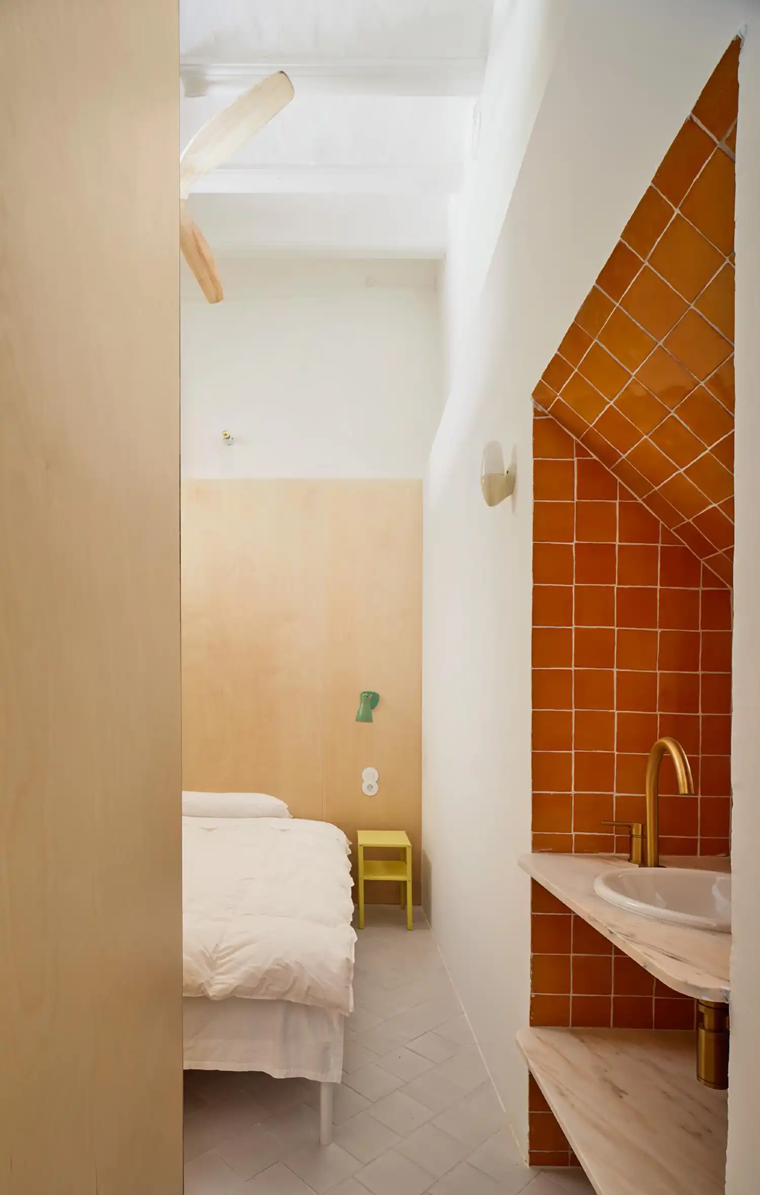 Casa Puerto: Lucas y Hernández-Gil’s Architectural Acupuncture in Spain