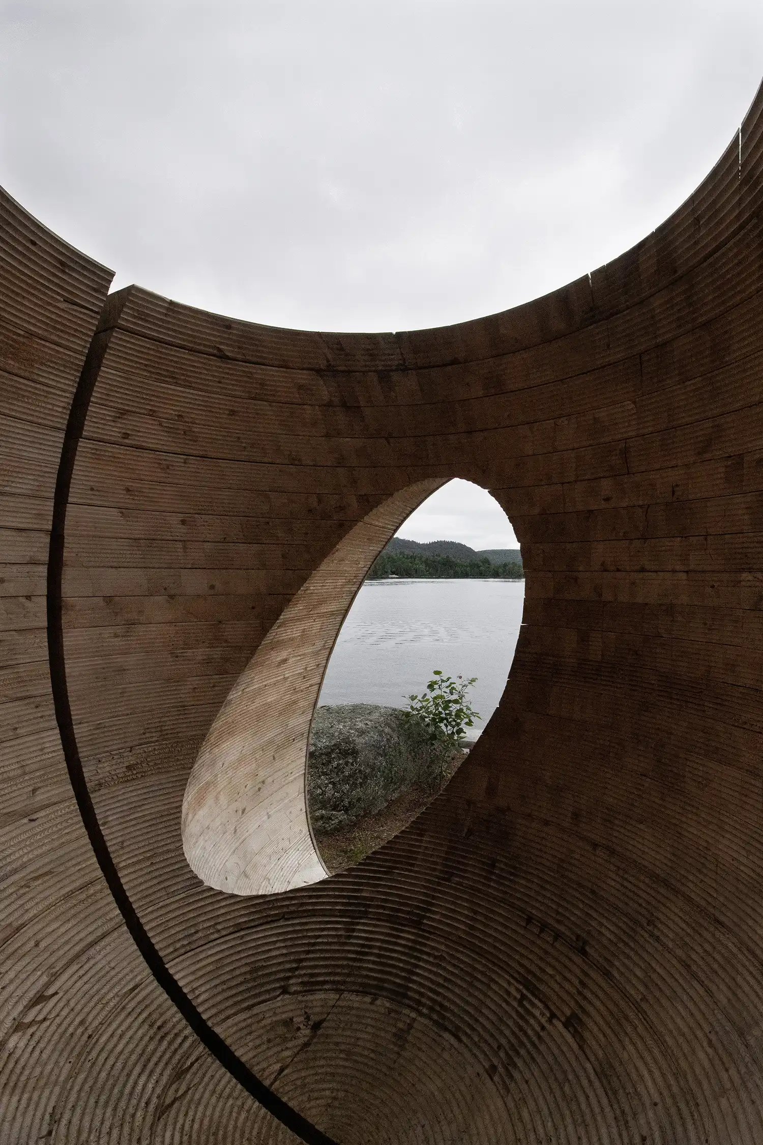 Faire le Vide: Luca Fortin's Canoe-Access Art in Poisson Blanc Park 