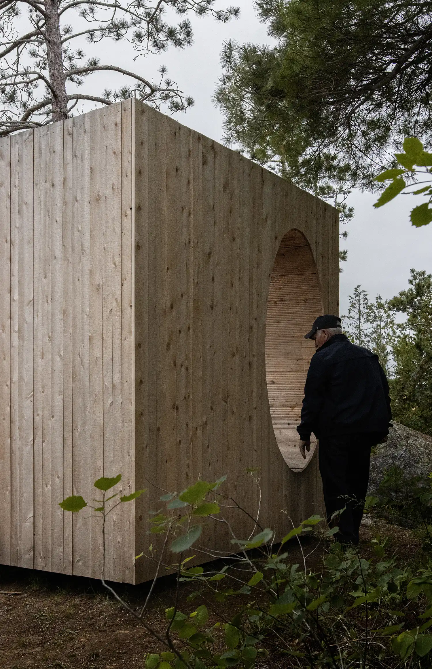 Faire le Vide: Luca Fortin's Canoe-Access Art in Poisson Blanc Park 