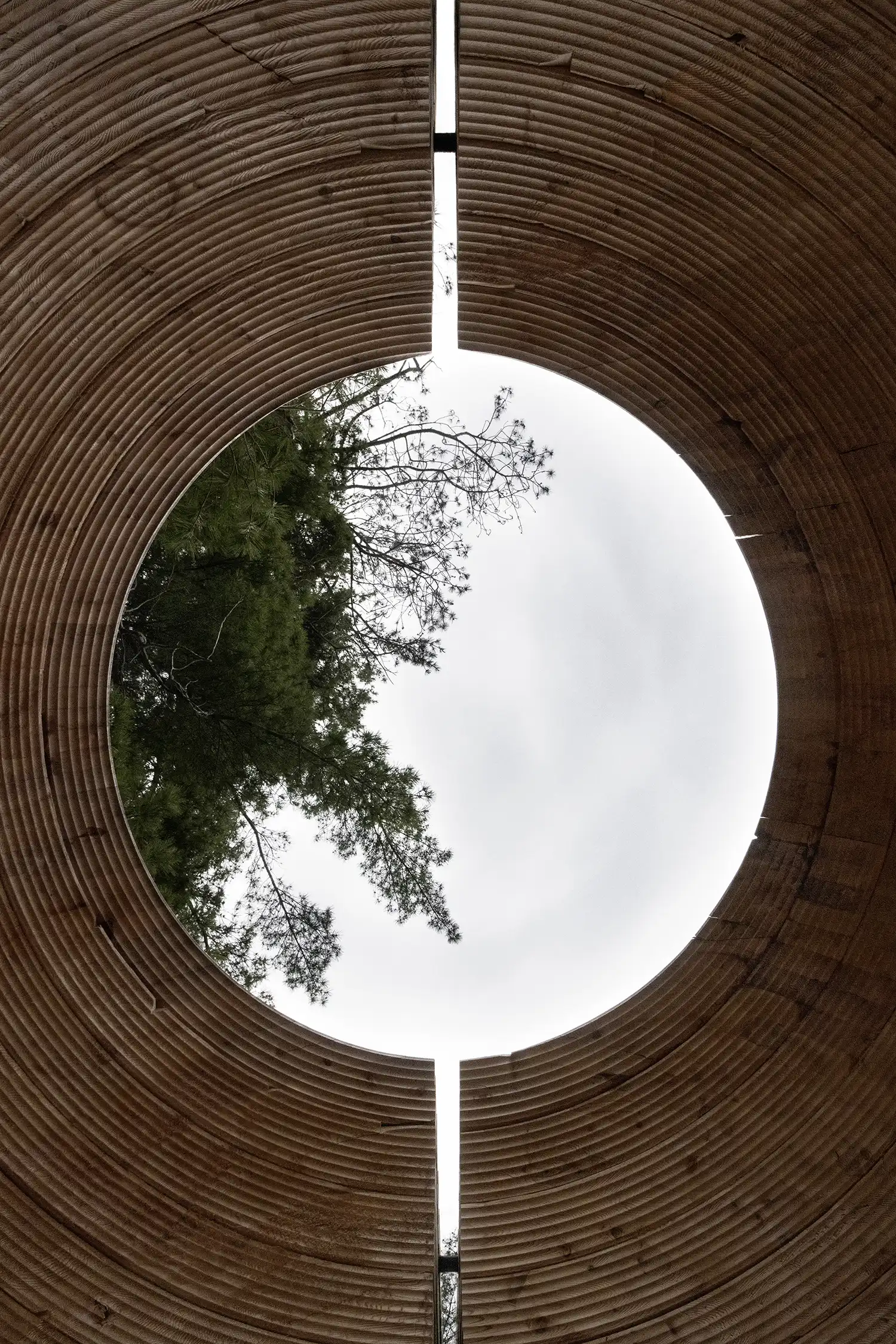 Faire le Vide: Luca Fortin's Canoe-Access Art in Poisson Blanc Park 