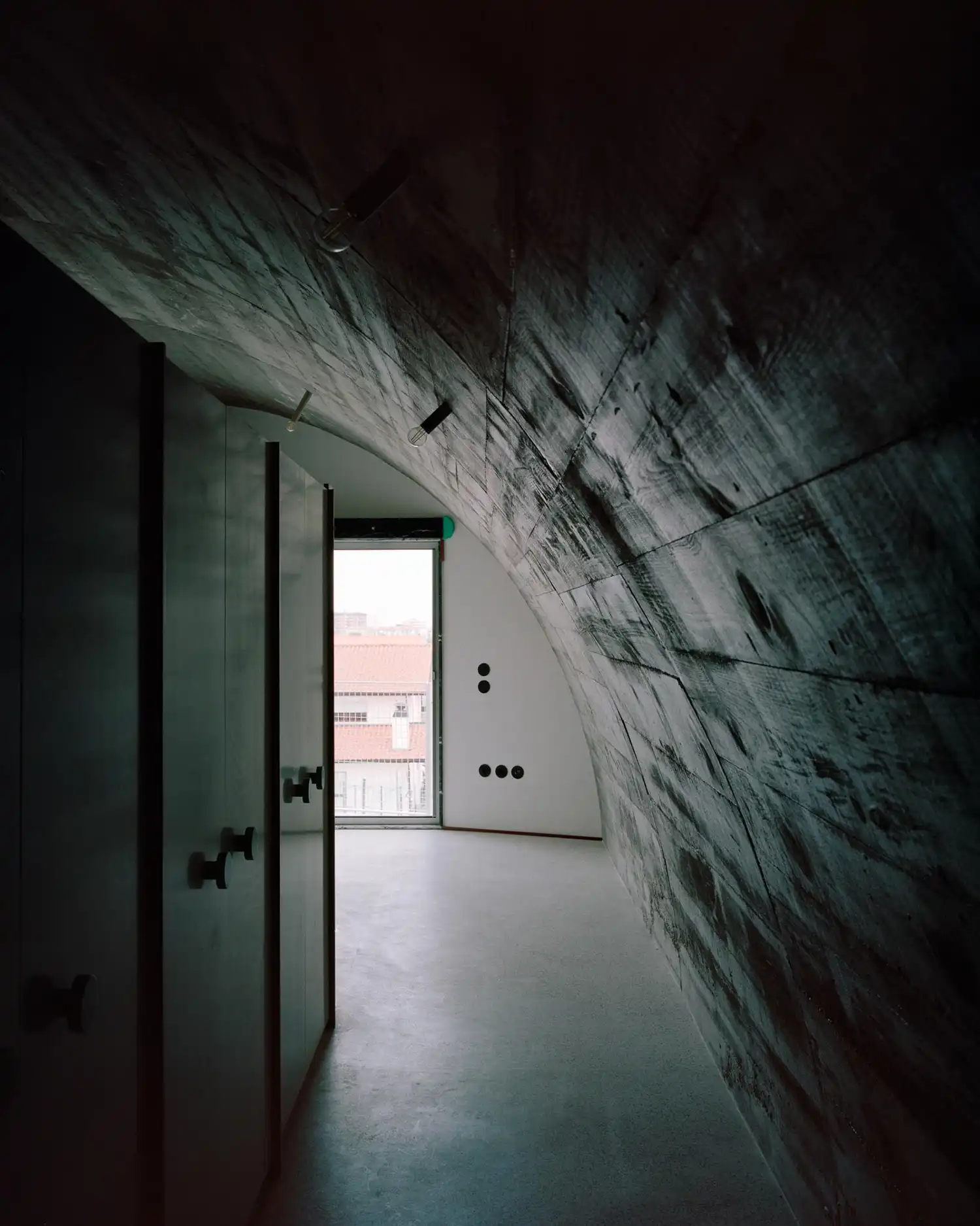 HOUSE WITH AN INVERTED ROOF in Matosinhos | FALA Atelier