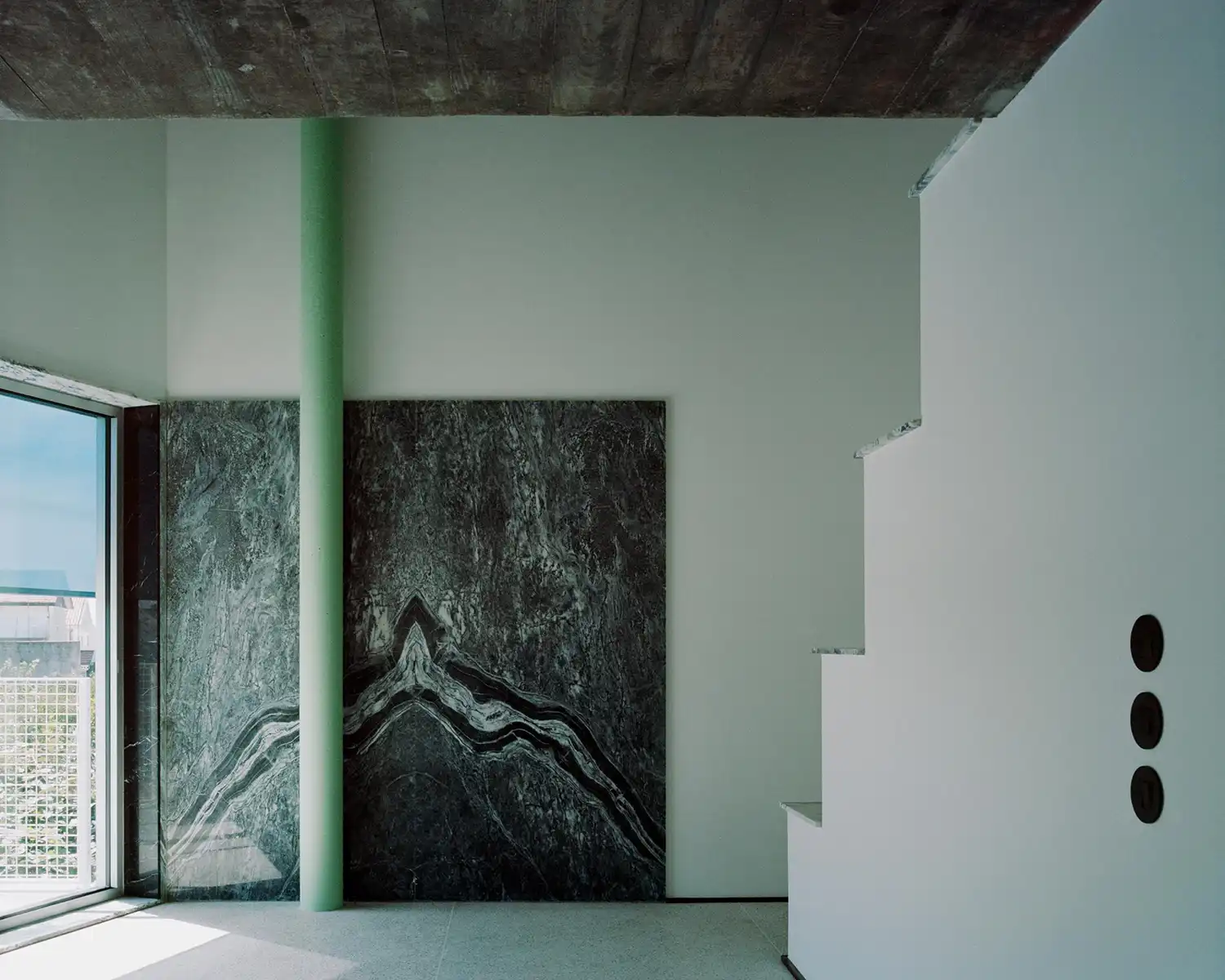 HOUSE WITH AN INVERTED ROOF in Matosinhos | FALA Atelier