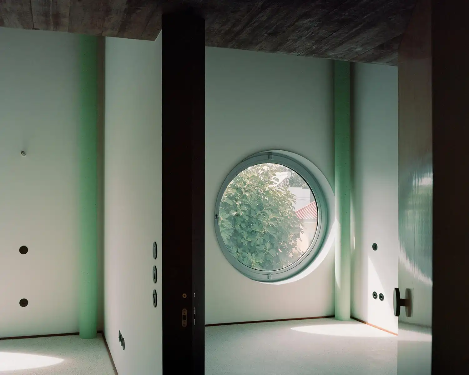 HOUSE WITH AN INVERTED ROOF in Matosinhos | FALA Atelier