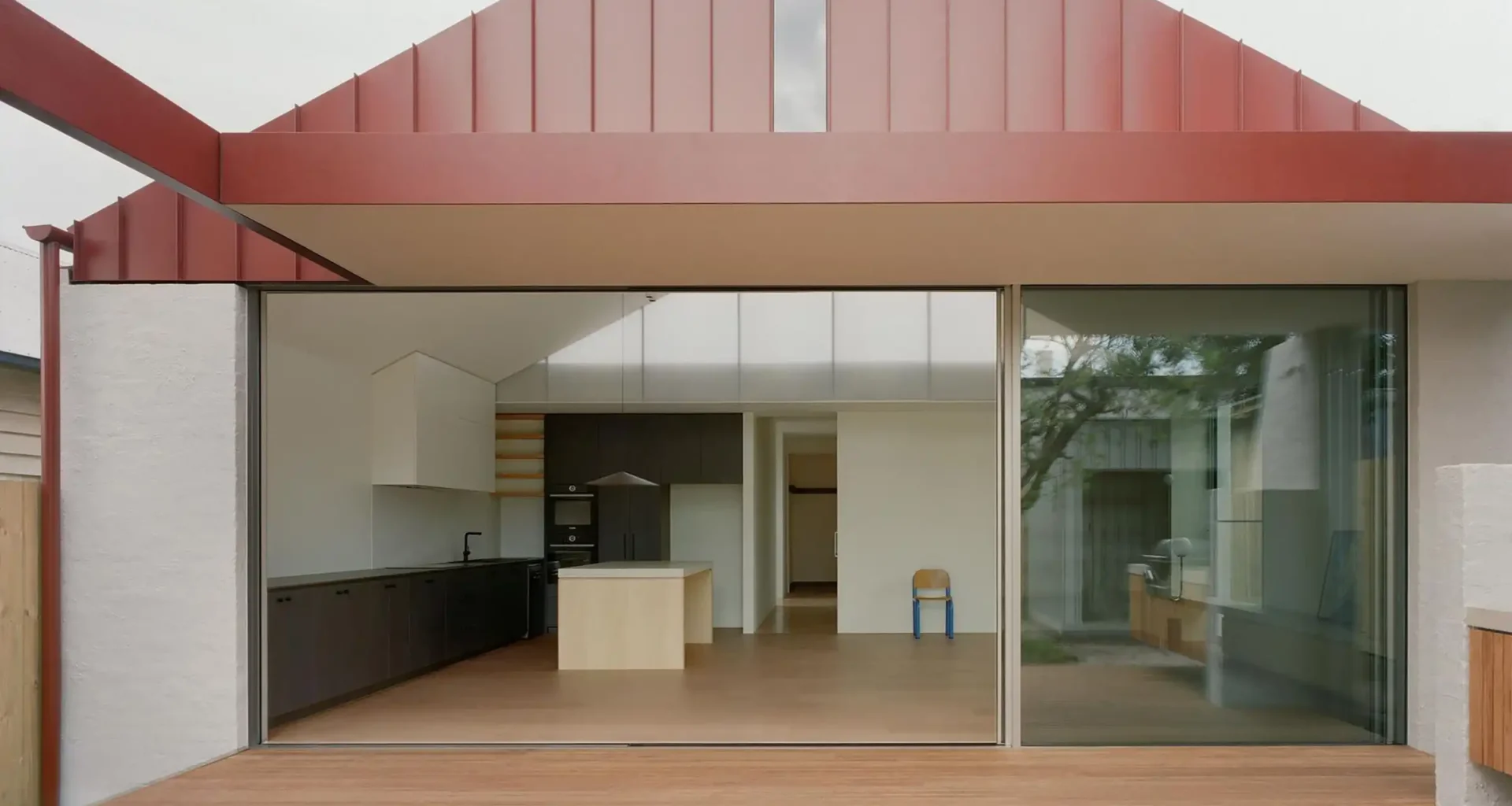 Melbourne Heritage Meets Modern Living: Healy Ryan Crafts Light-Filled Thornbury House Extension