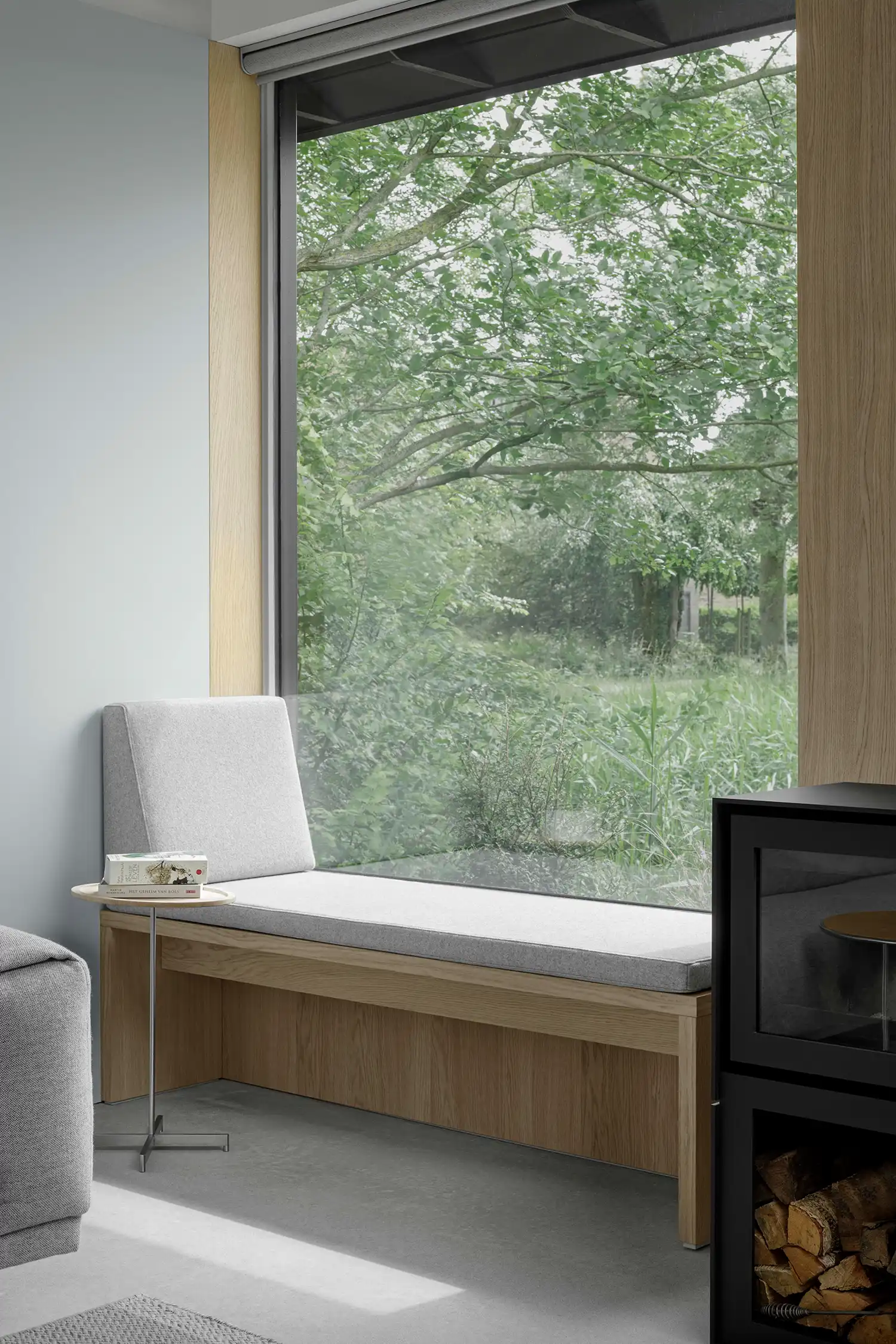 create 5 caption (one sentence each) for the images within the article that resume the project's key features