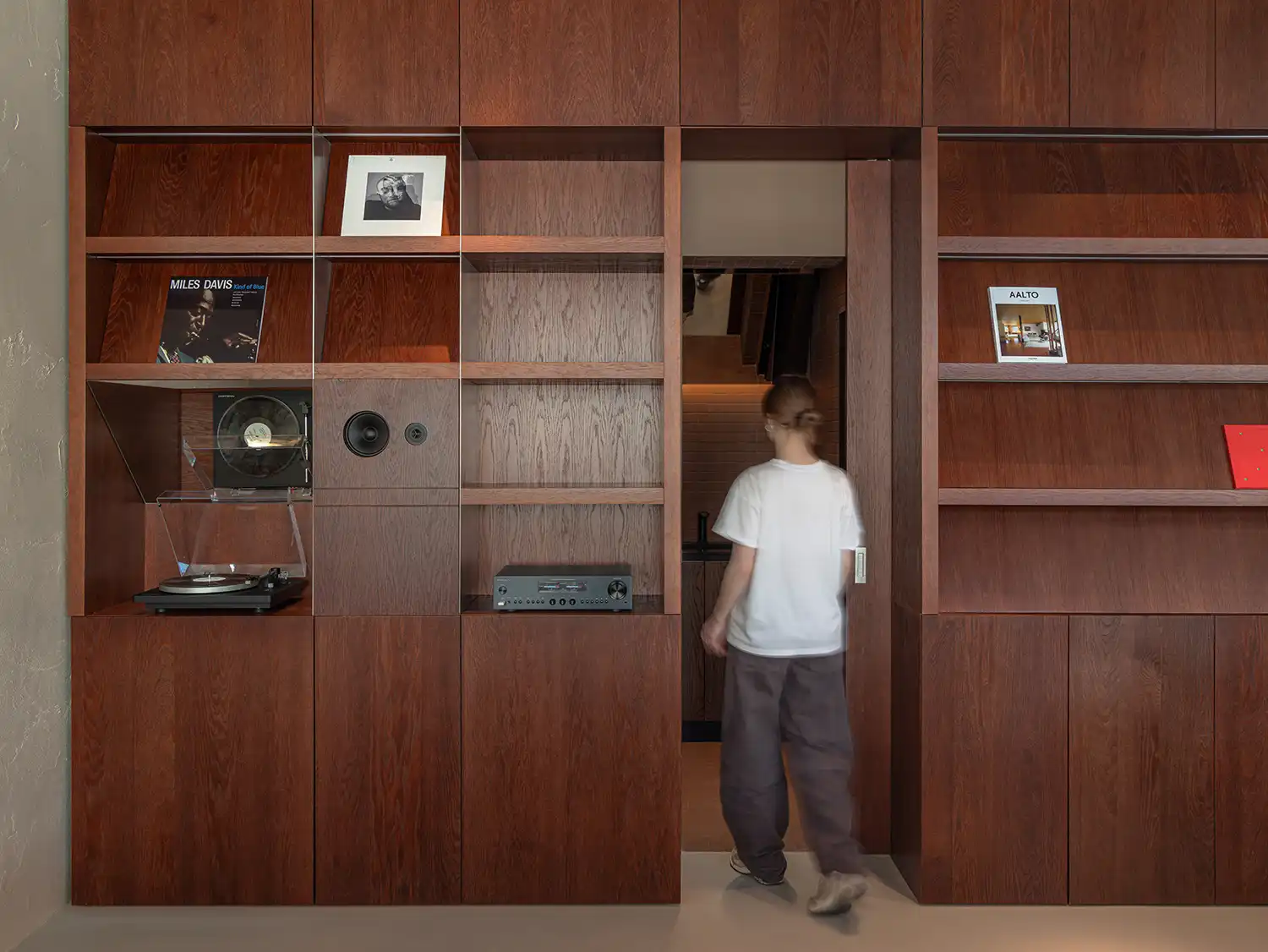 Biblioteka Coffee Krasnodar: Vinyl, Books & Café Design | KIDZ Studio