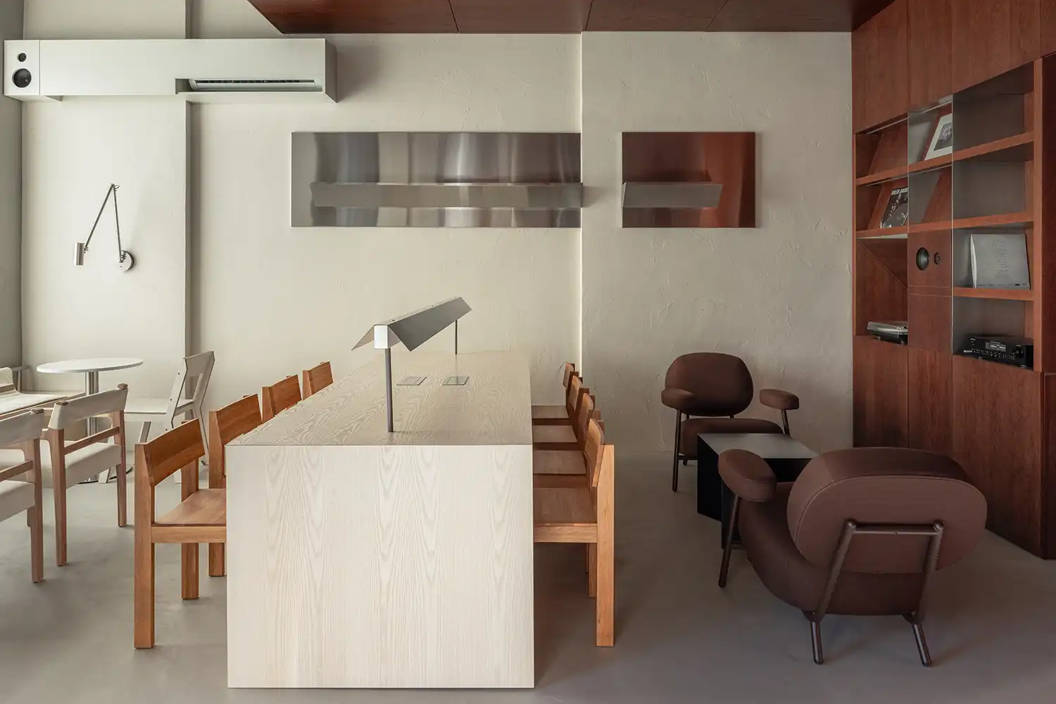 Biblioteka Coffee Krasnodar: Vinyl, Books & Café Design | KIDZ Studio