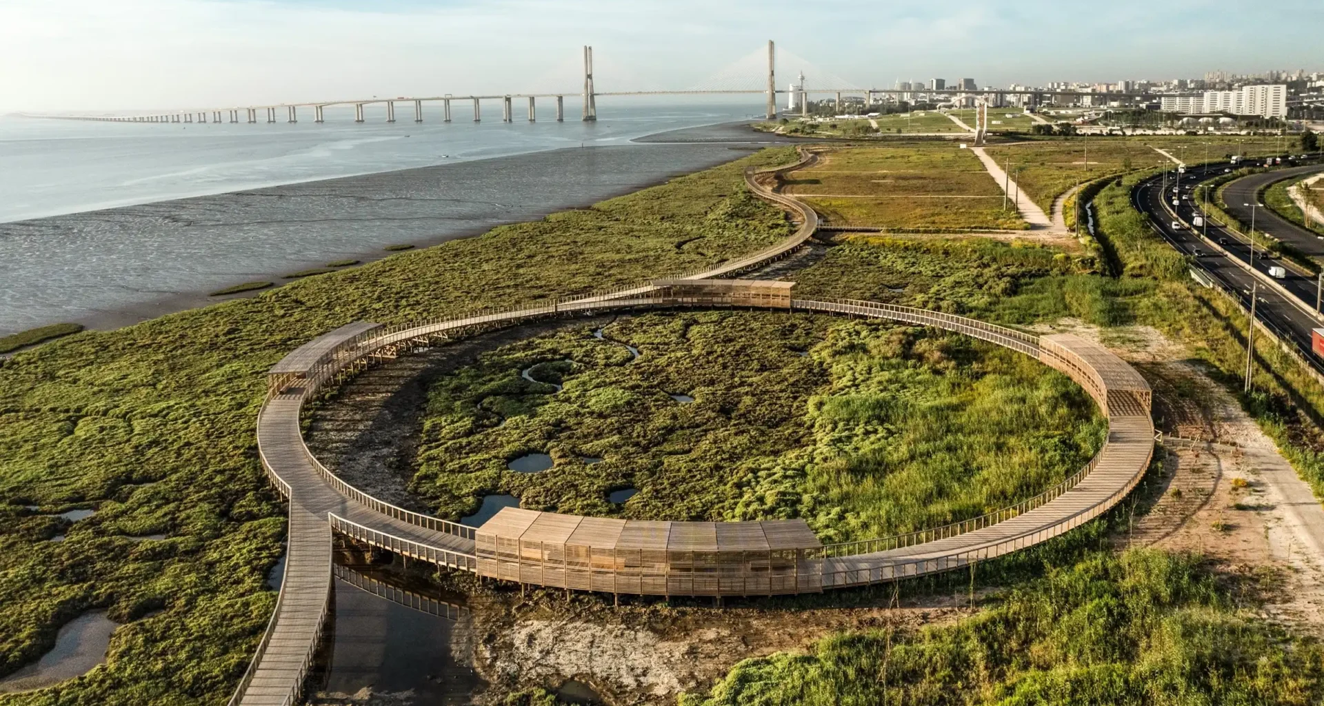 Loures Riverfront Boardwalk: Topiaris' Eco-Design in Lisbon