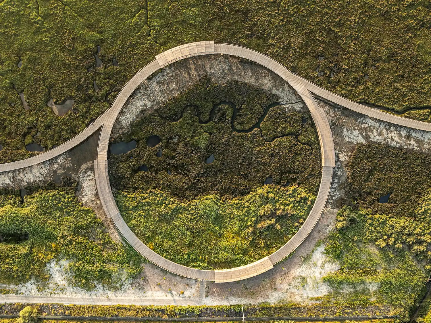 Loures Riverfront Boardwalk: Topiaris' Eco-Design in Lisbon