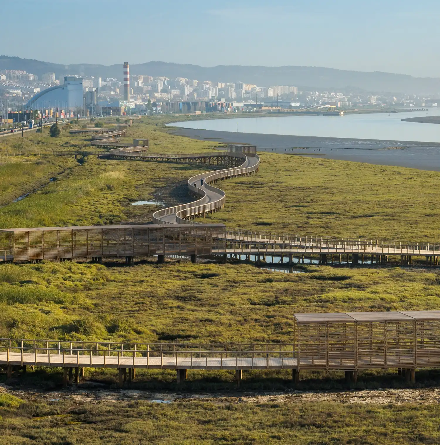 Loures Riverfront Boardwalk: Topiaris' Eco-Design in Lisbon