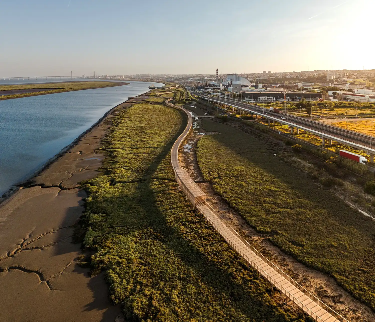 Loures Riverfront Boardwalk: Topiaris' Eco-Design in Lisbon