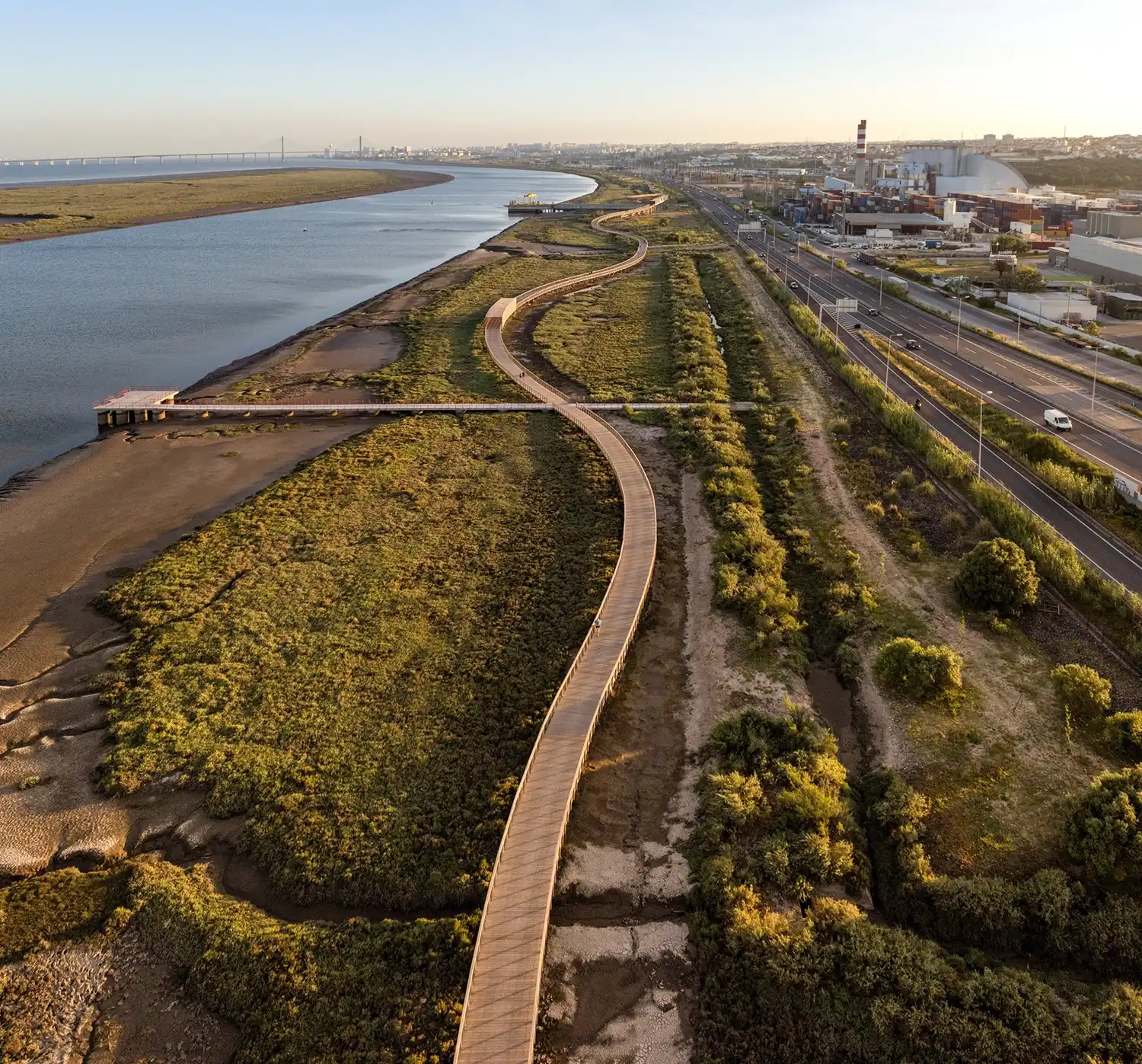 Loures Riverfront Boardwalk: Topiaris' Eco-Design in Lisbon