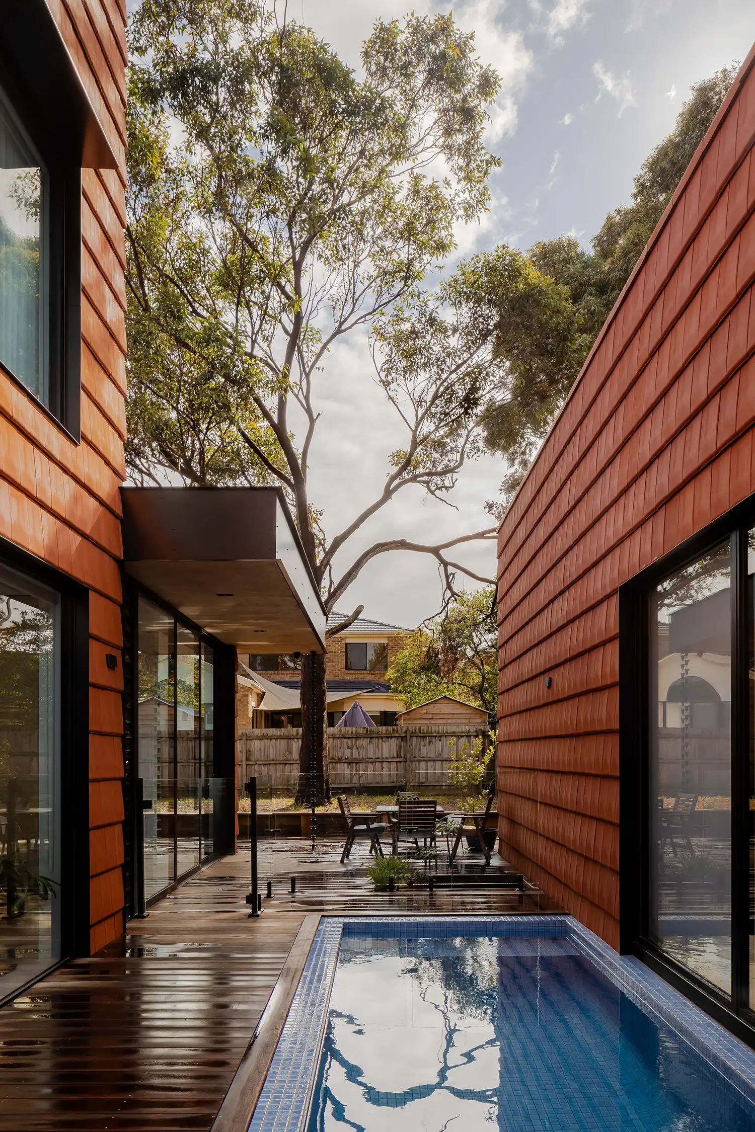 Mahogany House Melbourne: Sustainable Intergenerational Home by R ARCHITECTURE