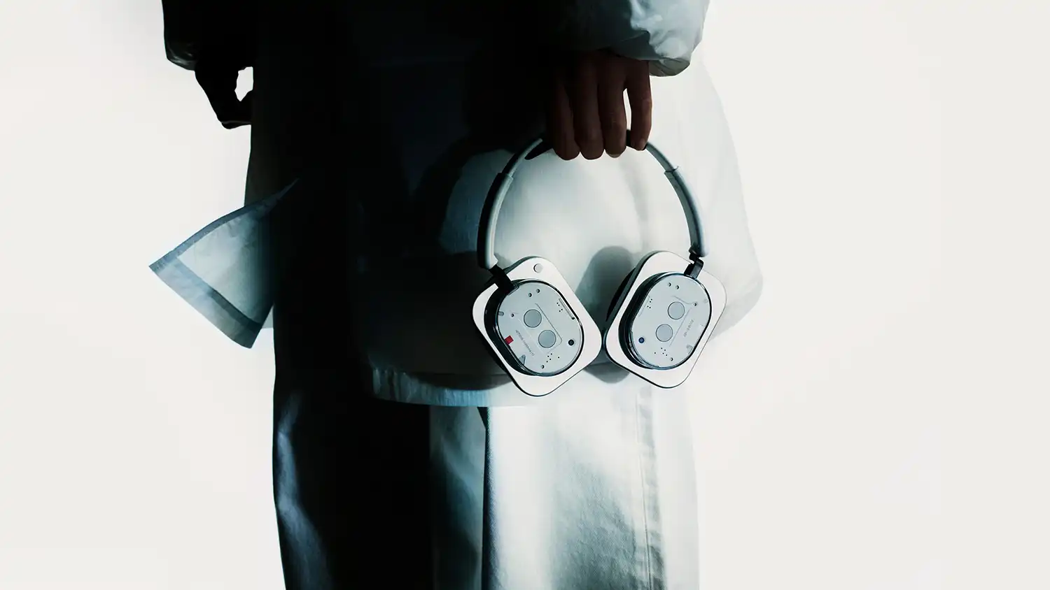 Nothing Headphone (1) Review: Transparent Design & Tactile Controls