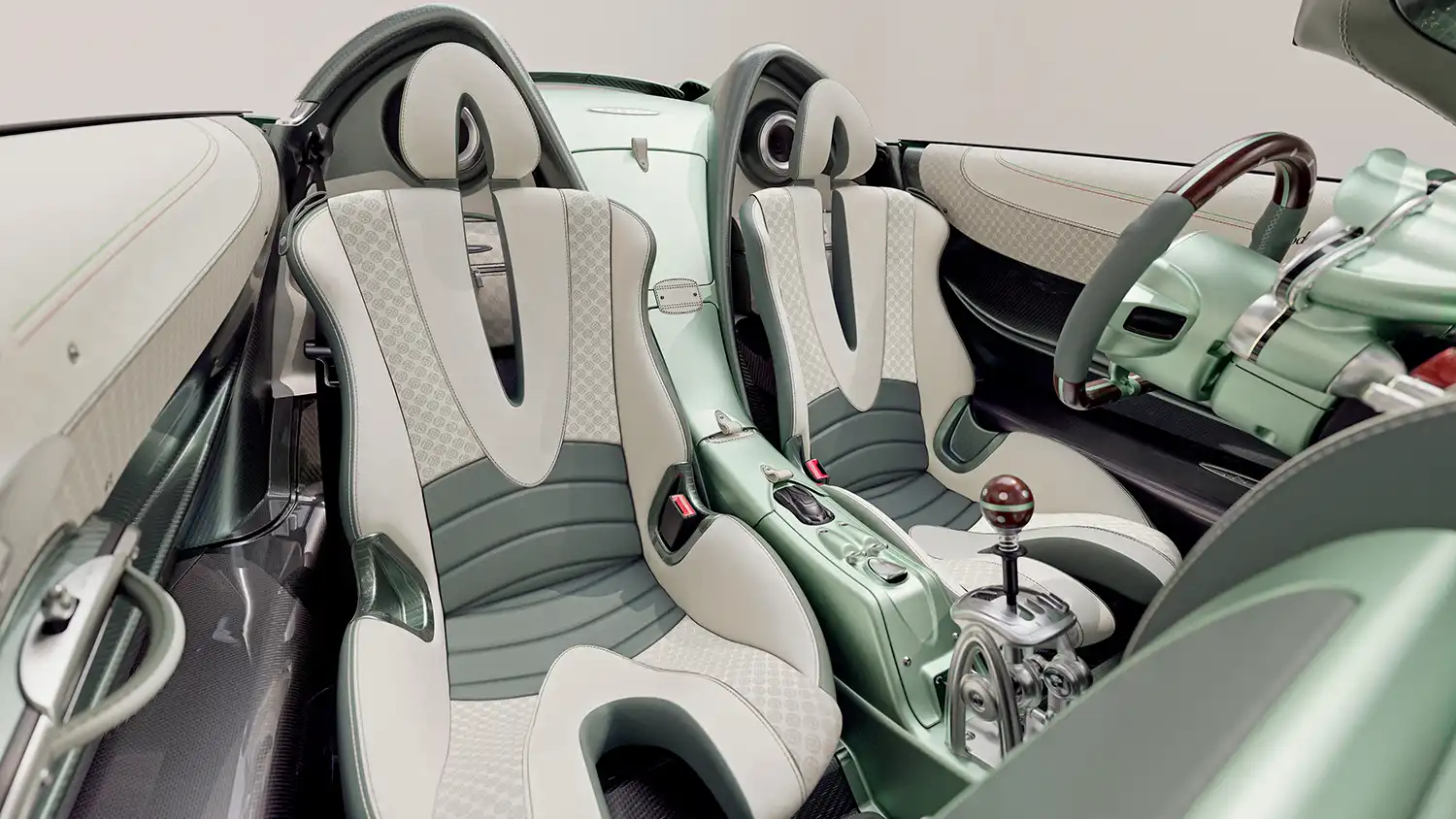 The Pagani Huayra Codalunga Speedster: Sculpted Lightness for the Open Road