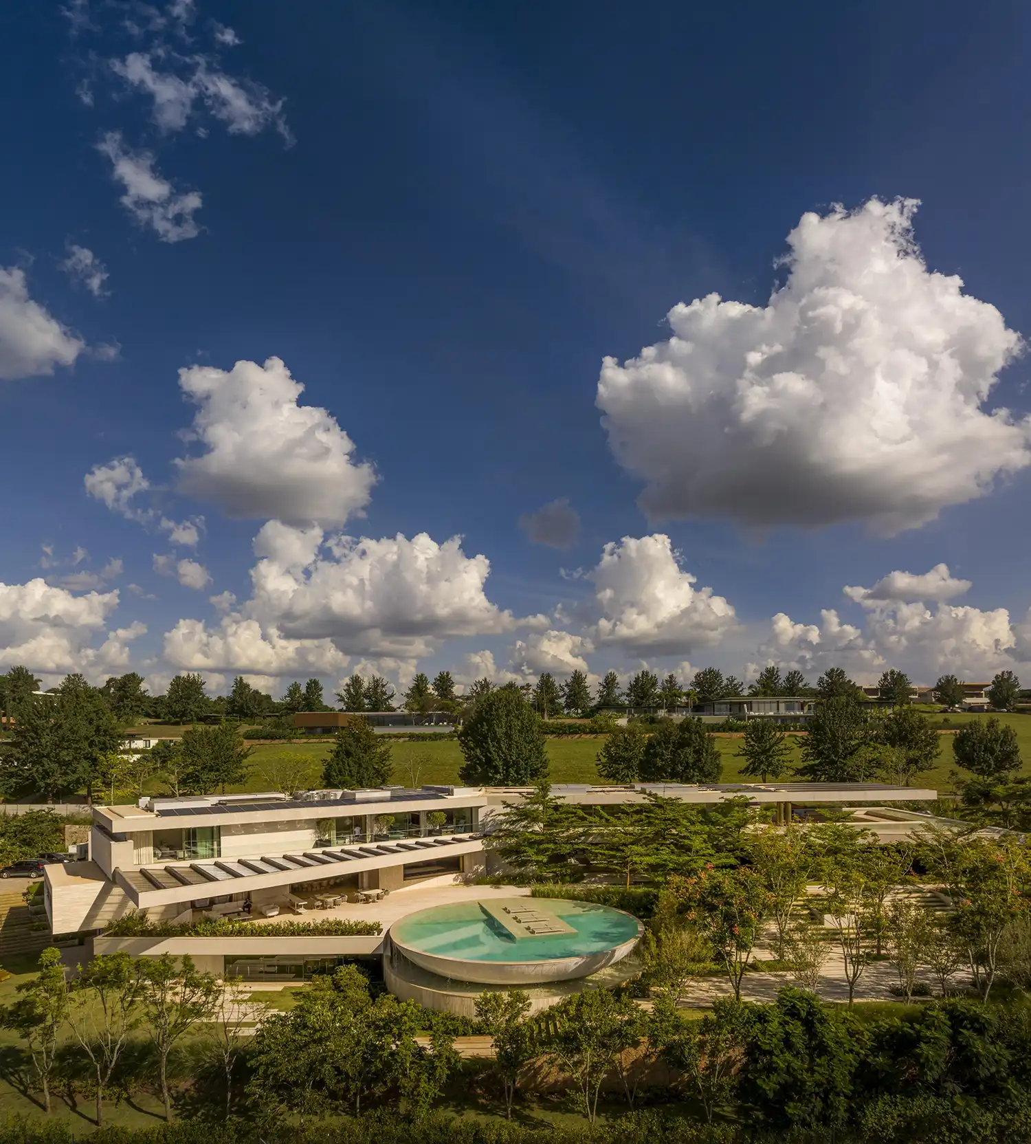Villa Baro by Passarelli Arquitetos: A Sculptural Retreat in Brazil’s Highlands