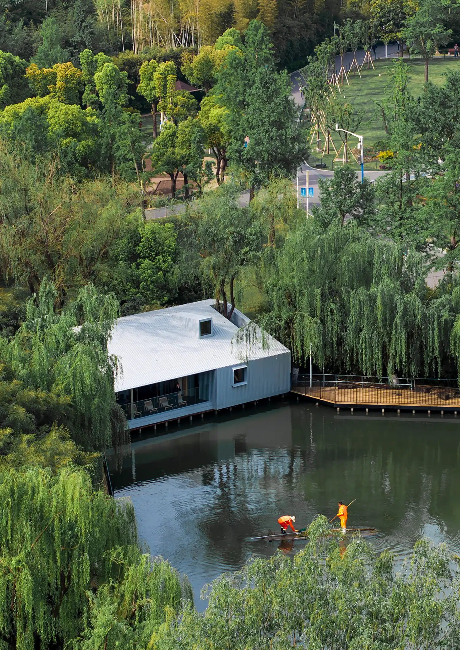 Wutopia Lab's Lake House: 40-Day Zero-Carbon Pavilion in Shanghai
