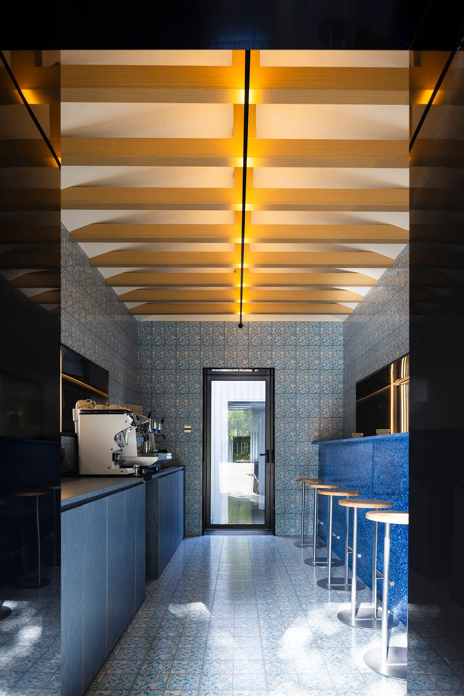 Wutopia Lab's Lake House: 40-Day Zero-Carbon Pavilion in Shanghai