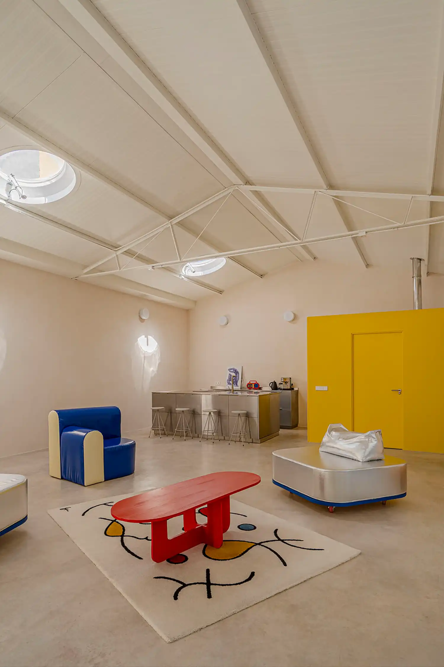 Blurring Boundaries: BURR Studio Revives Madrid Warehouse with Light & Perception