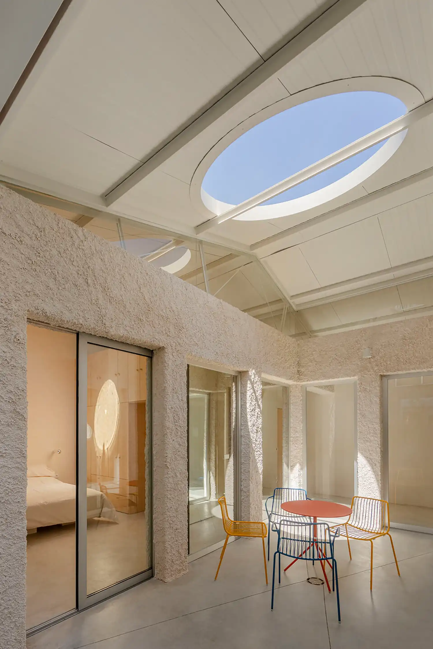 Blurring Boundaries: BURR Studio Revives Madrid Warehouse with Light & Perception