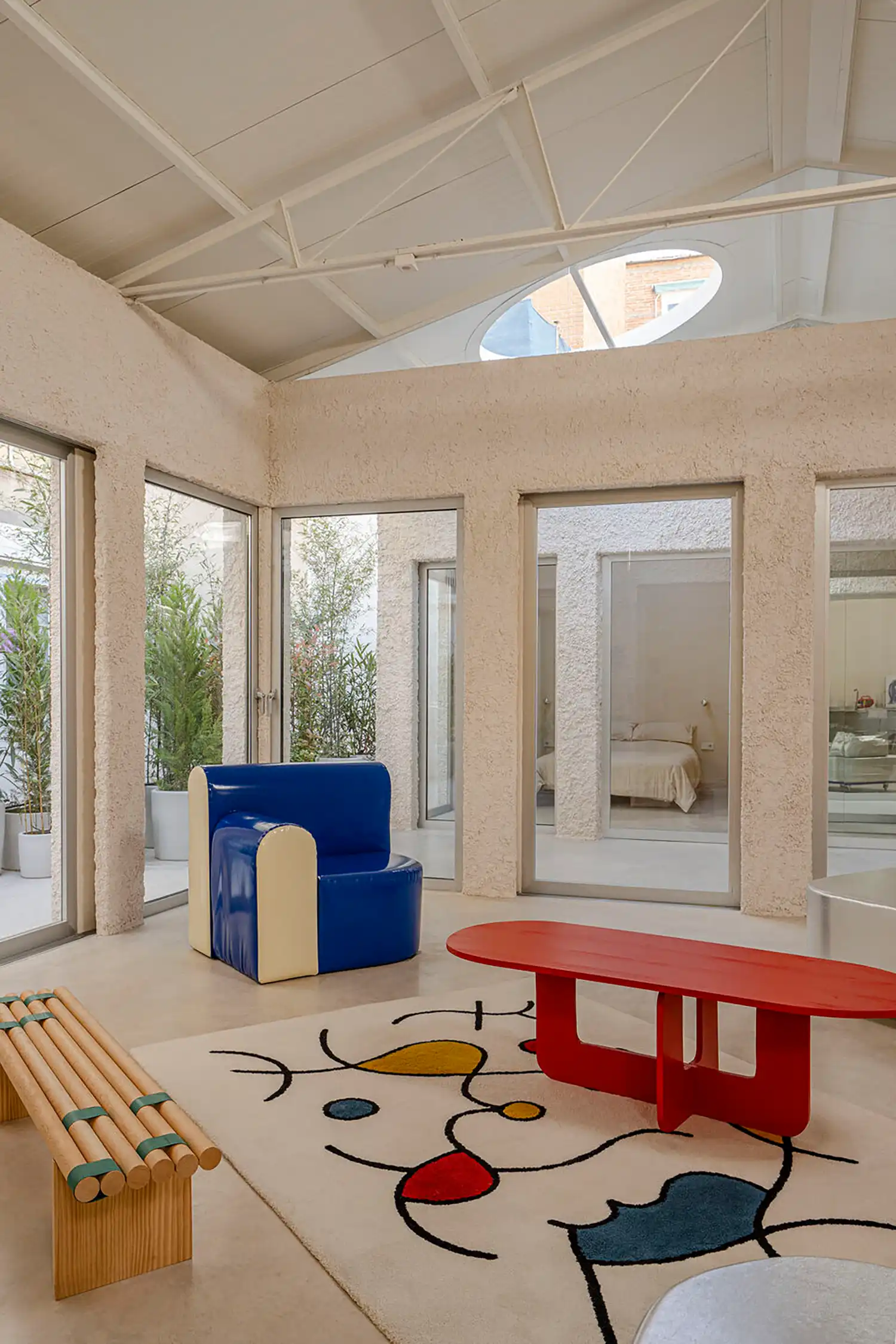 Blurring Boundaries: BURR Studio Revives Madrid Warehouse with Light & Perception